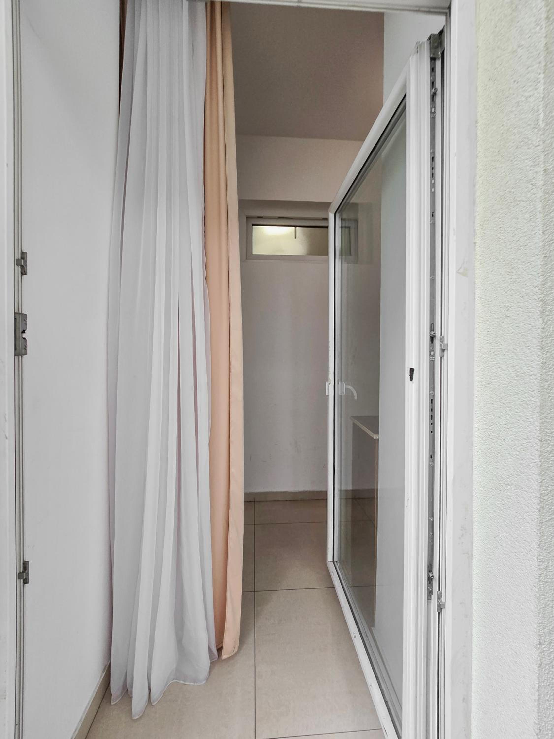 Spacious 3-Bedroom Retreat with Balcony for 8 Near Millennium Tower