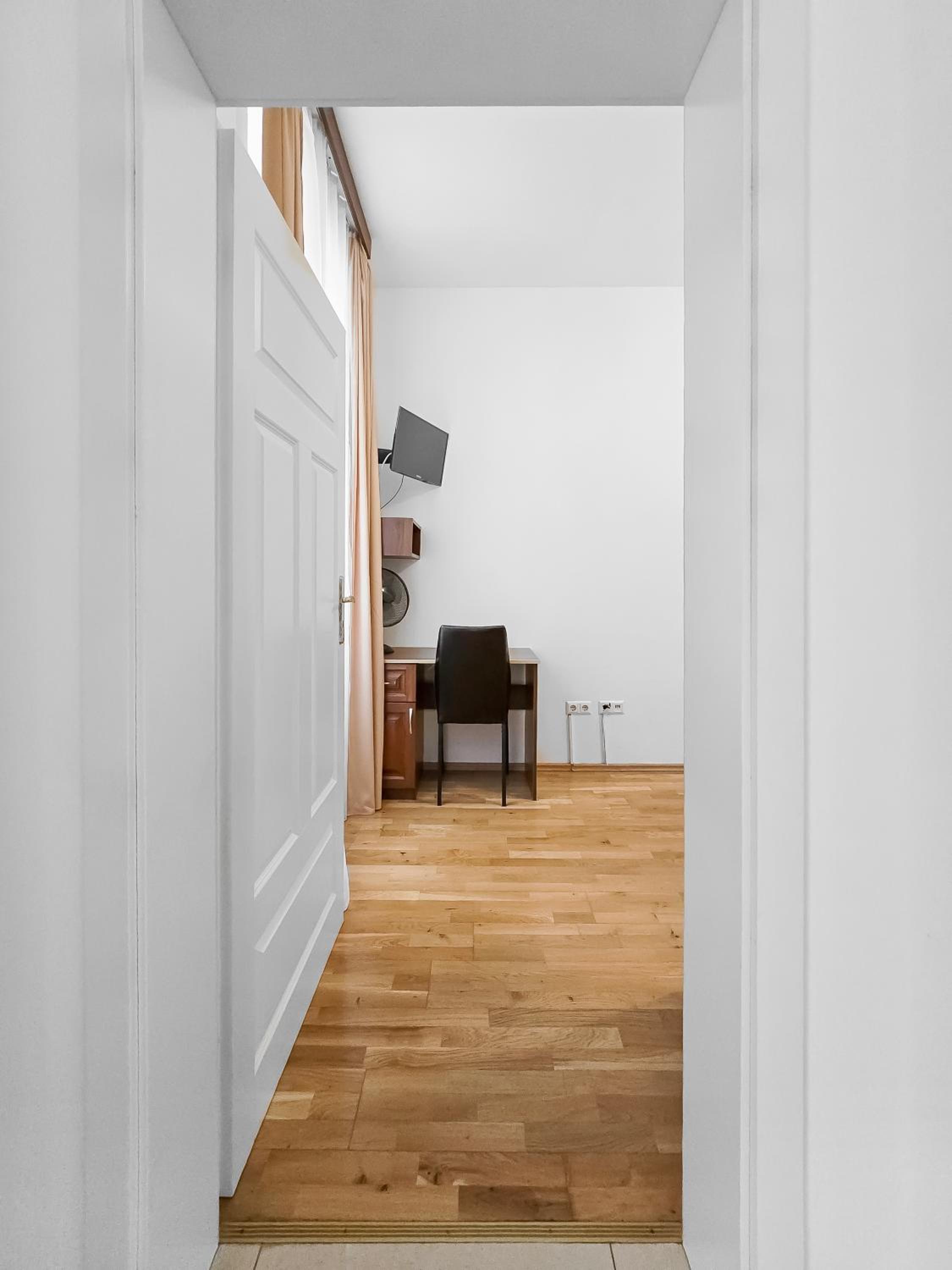 Spacious 3-Bedroom Retreat with Balcony for 8 Near Millennium Tower