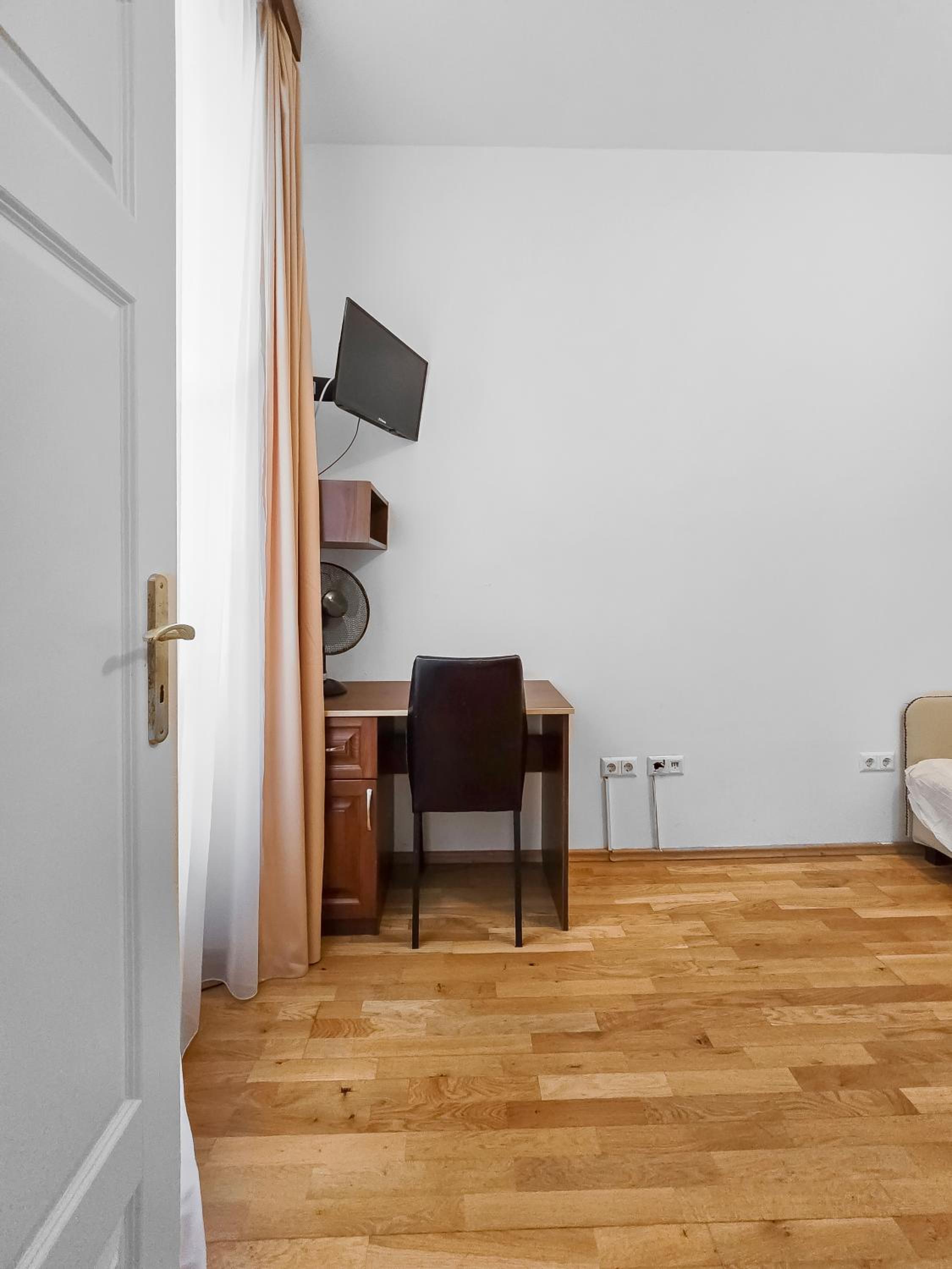 Spacious 3-Bedroom Retreat with Balcony for 8 Near Millennium Tower