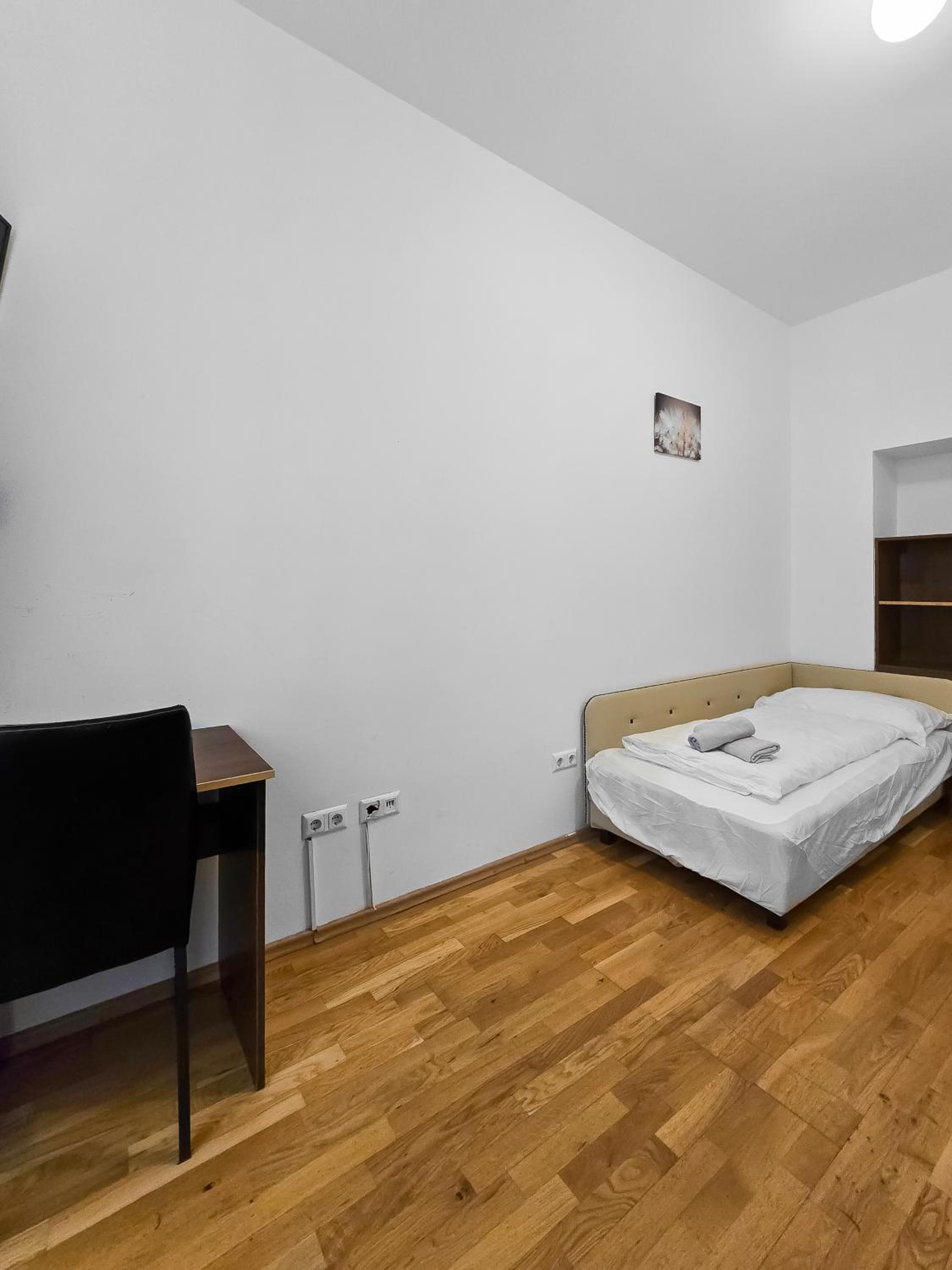 Spacious 3-Bedroom Retreat with Balcony for 8 Near Millennium Tower