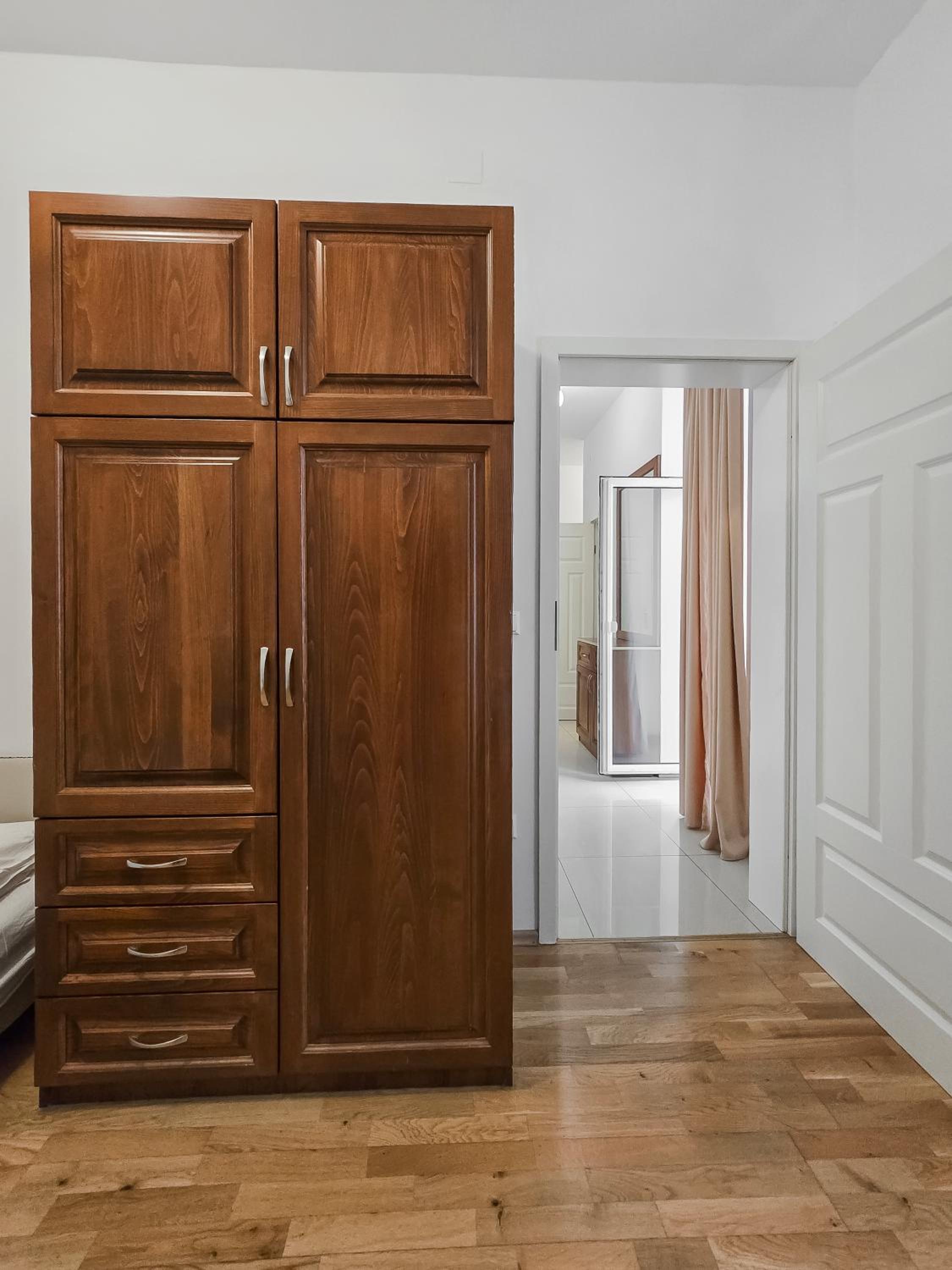 Spacious 3-Bedroom Retreat with Balcony for 8 Near Millennium Tower