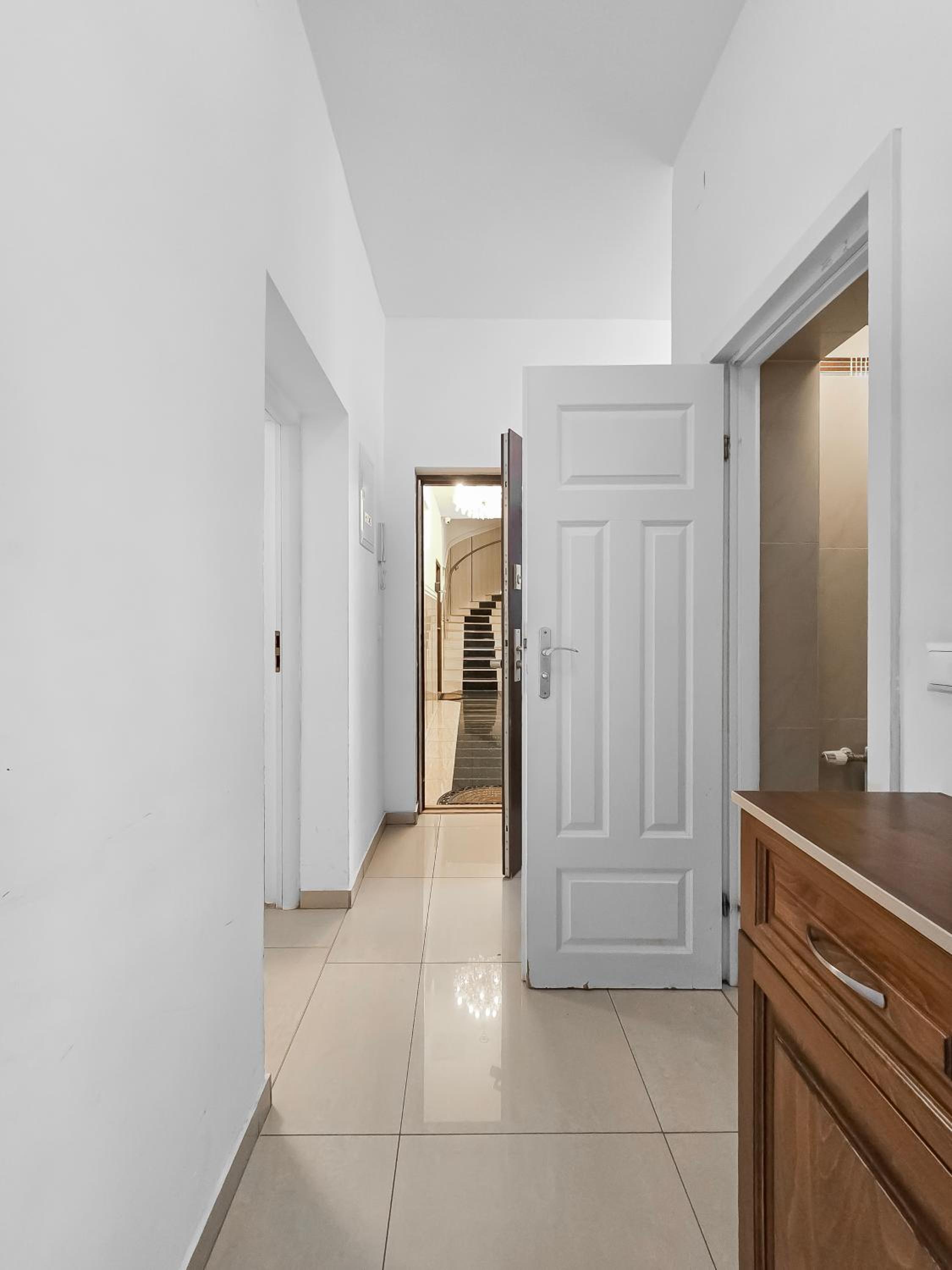 Spacious 3-Bedroom Retreat with Balcony for 8 Near Millennium Tower