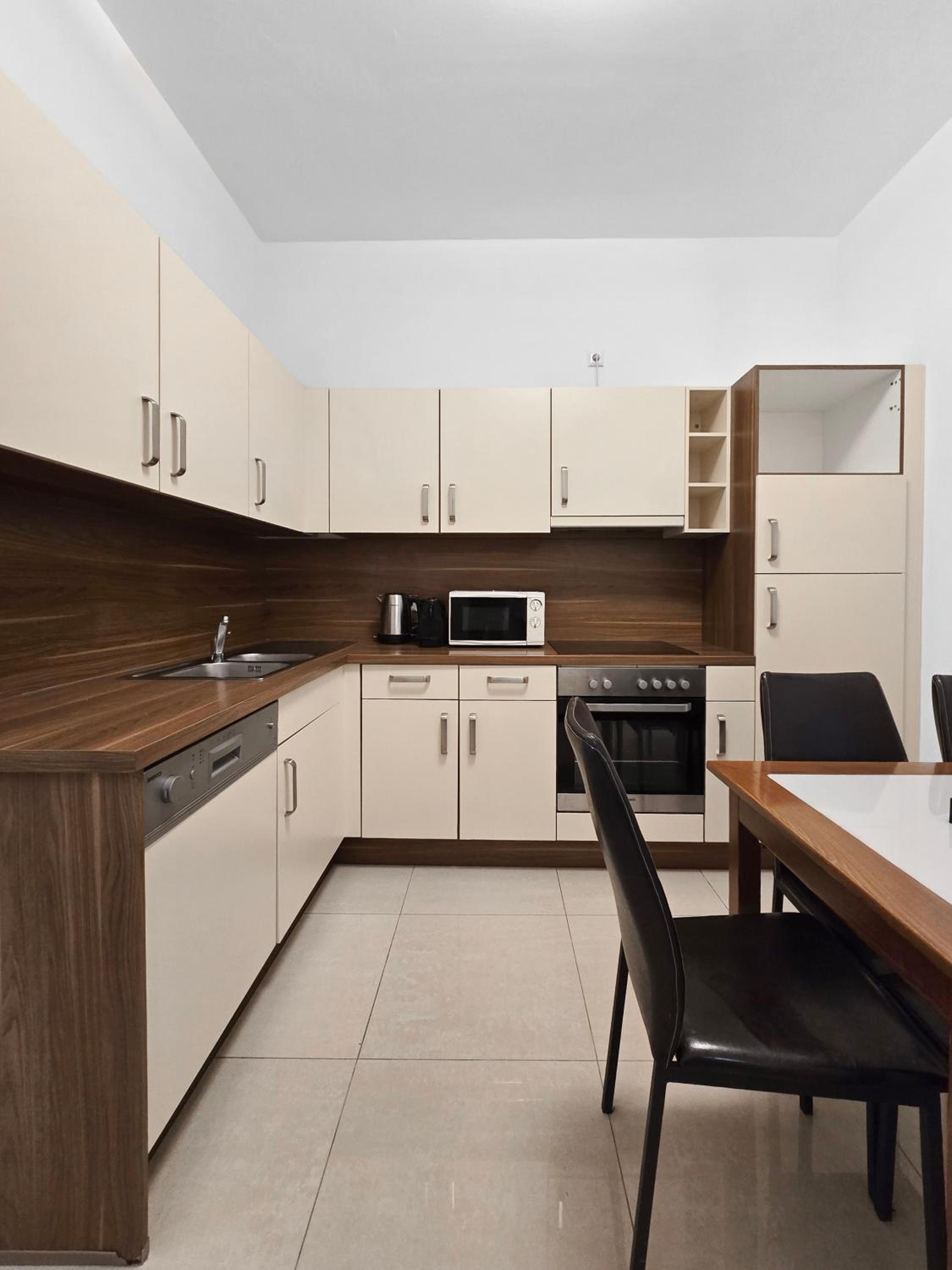 Spacious 3-Bedroom Retreat with Balcony for 8 Near Millennium Tower