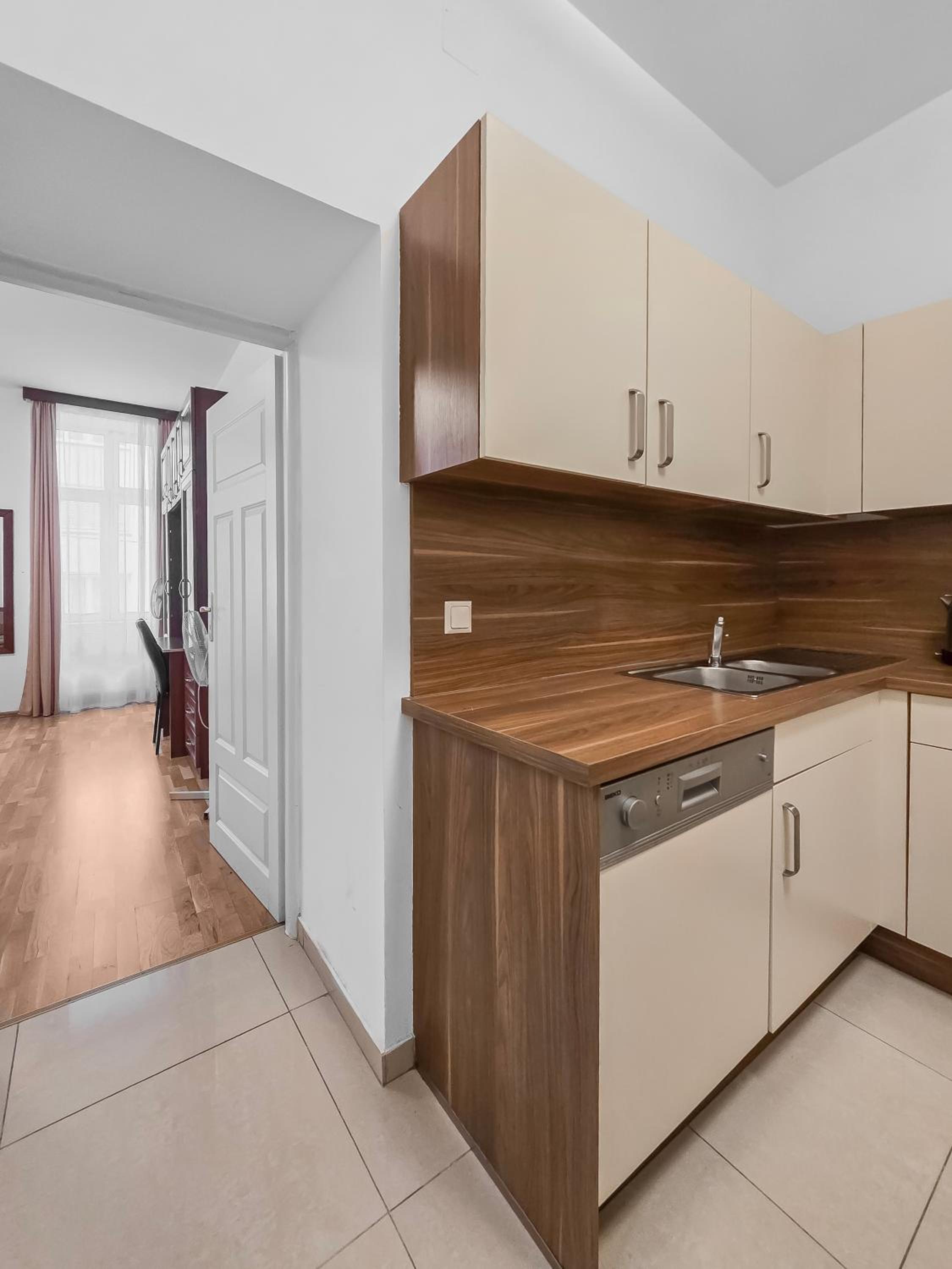 Spacious 3-Bedroom Retreat with Balcony for 8 Near Millennium Tower