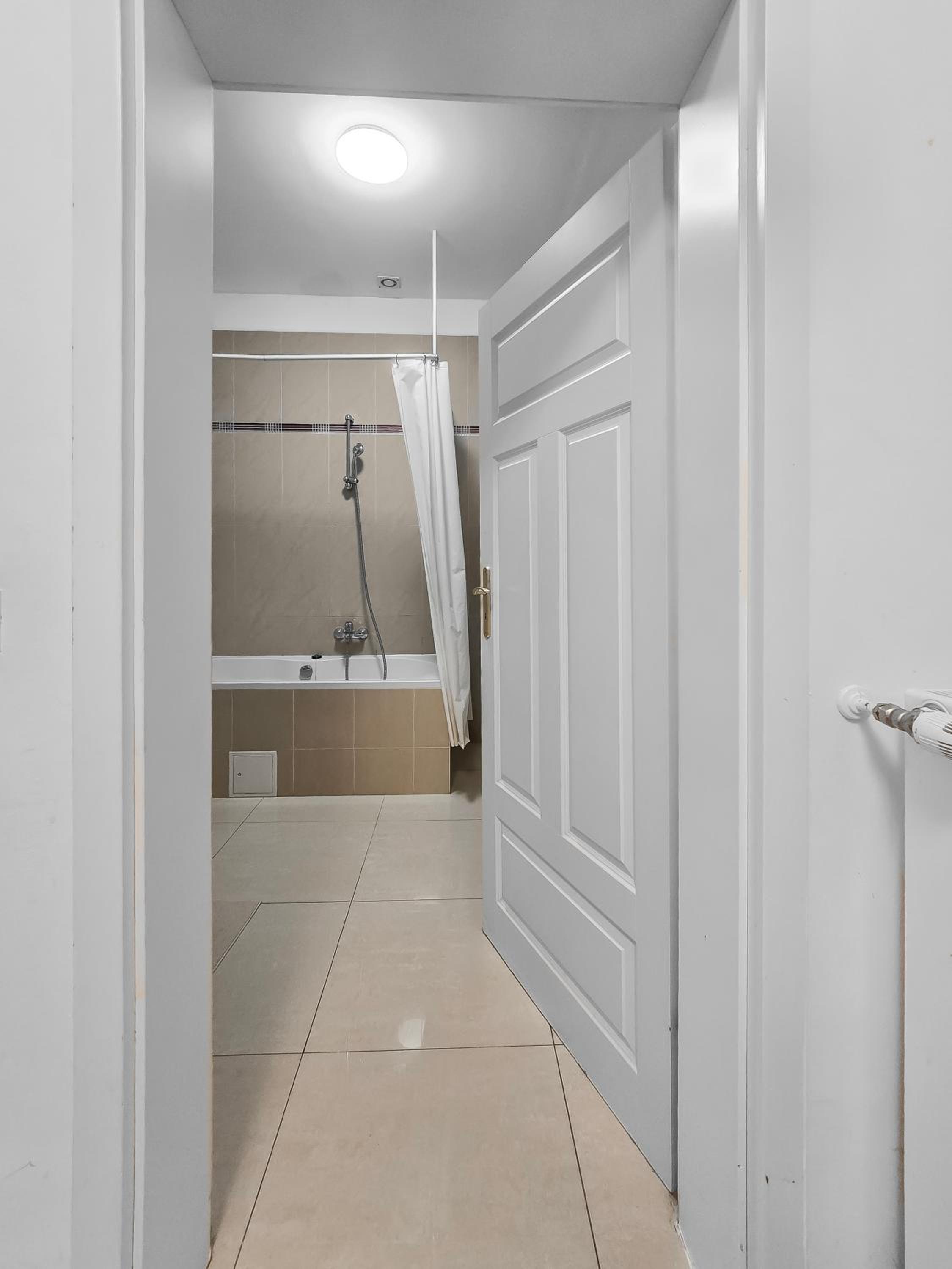 Spacious 3-Bedroom Retreat with Balcony for 8 Near Millennium Tower