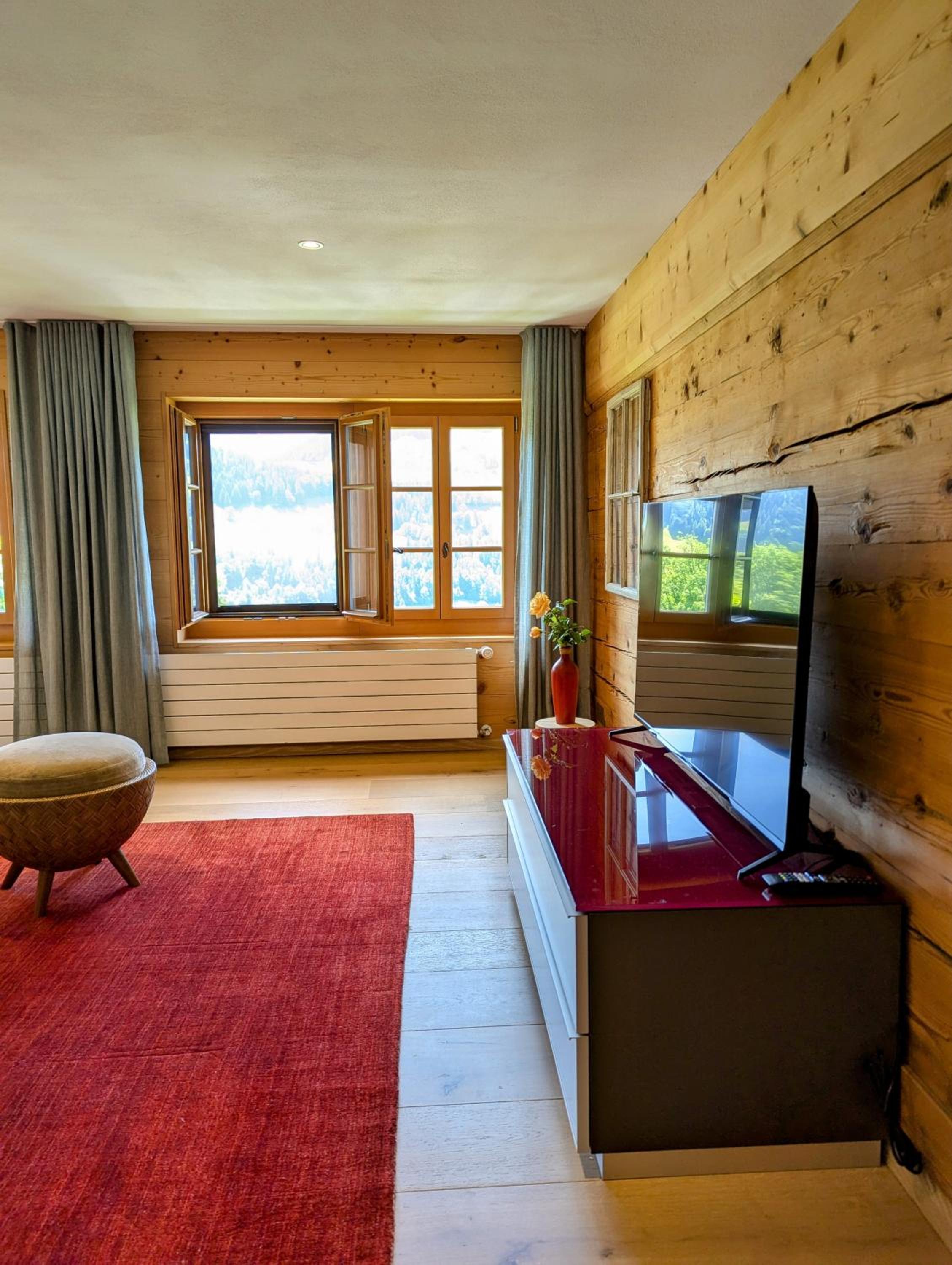 Swiss Mountain-Valley View Lodge