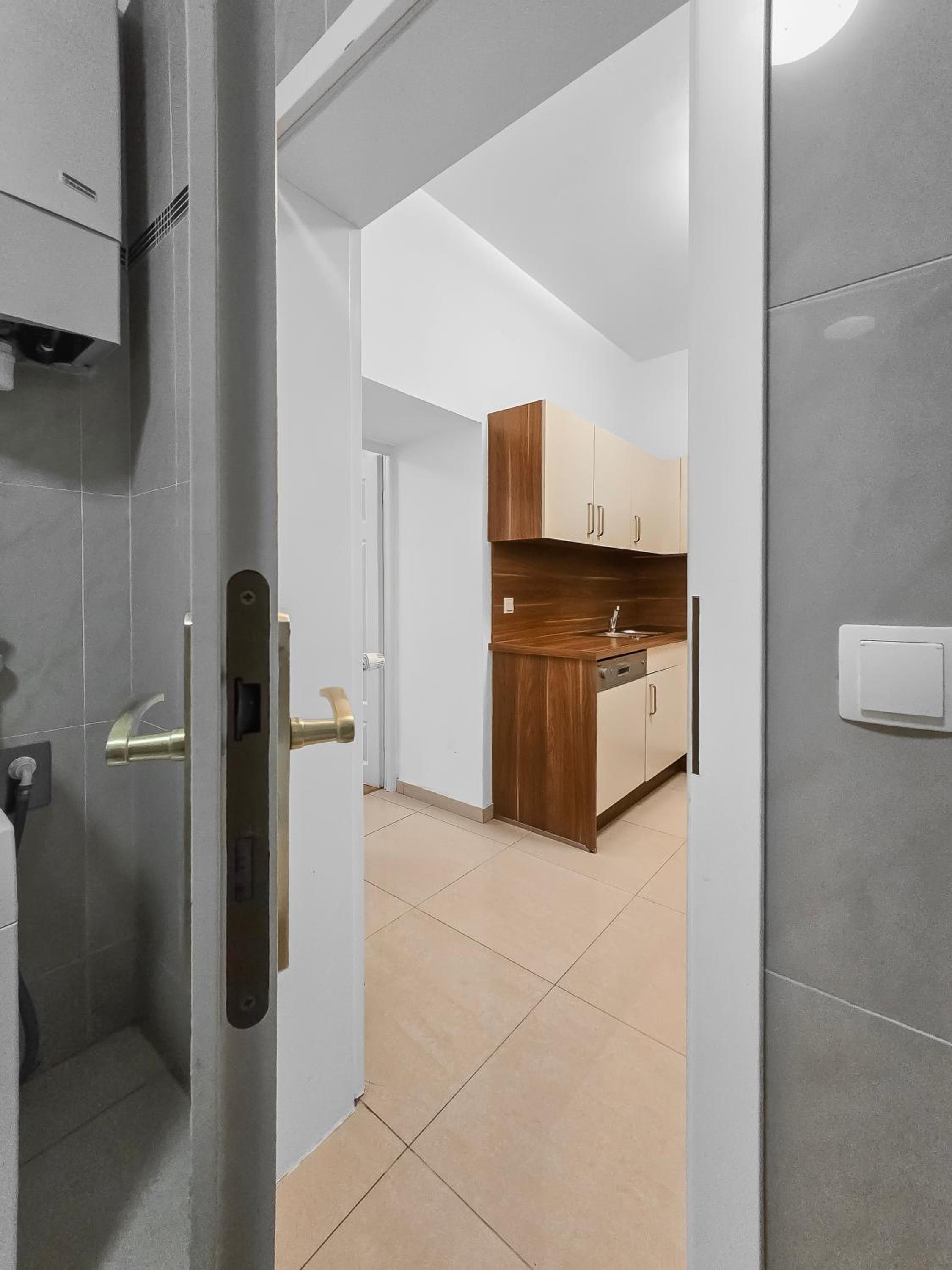 Spacious 3-Bedroom Retreat with Balcony for 8 Near Millennium Tower