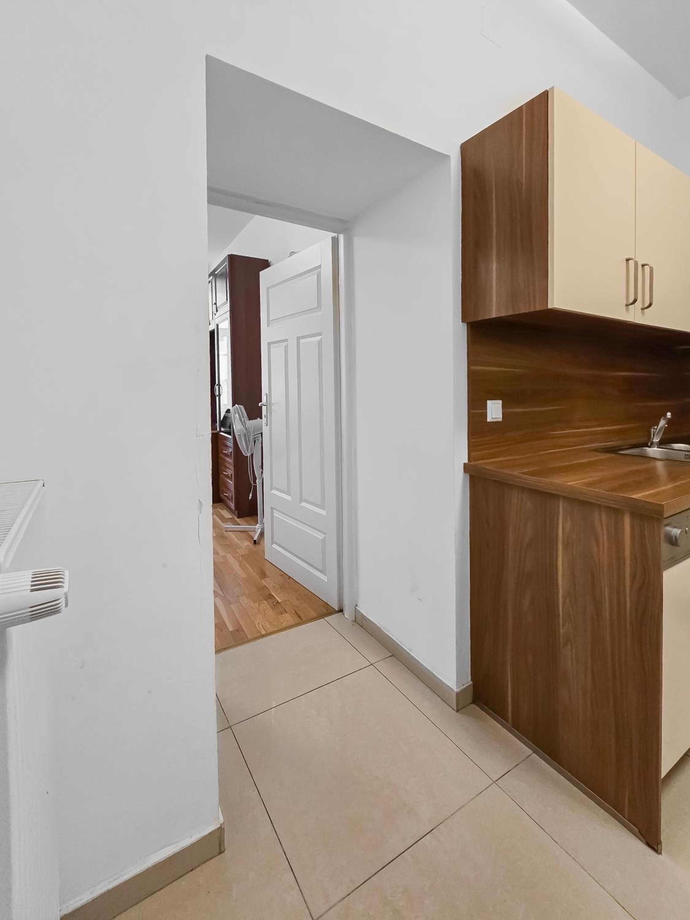 Spacious 3-Bedroom Retreat with Balcony for 8 Near Millennium Tower