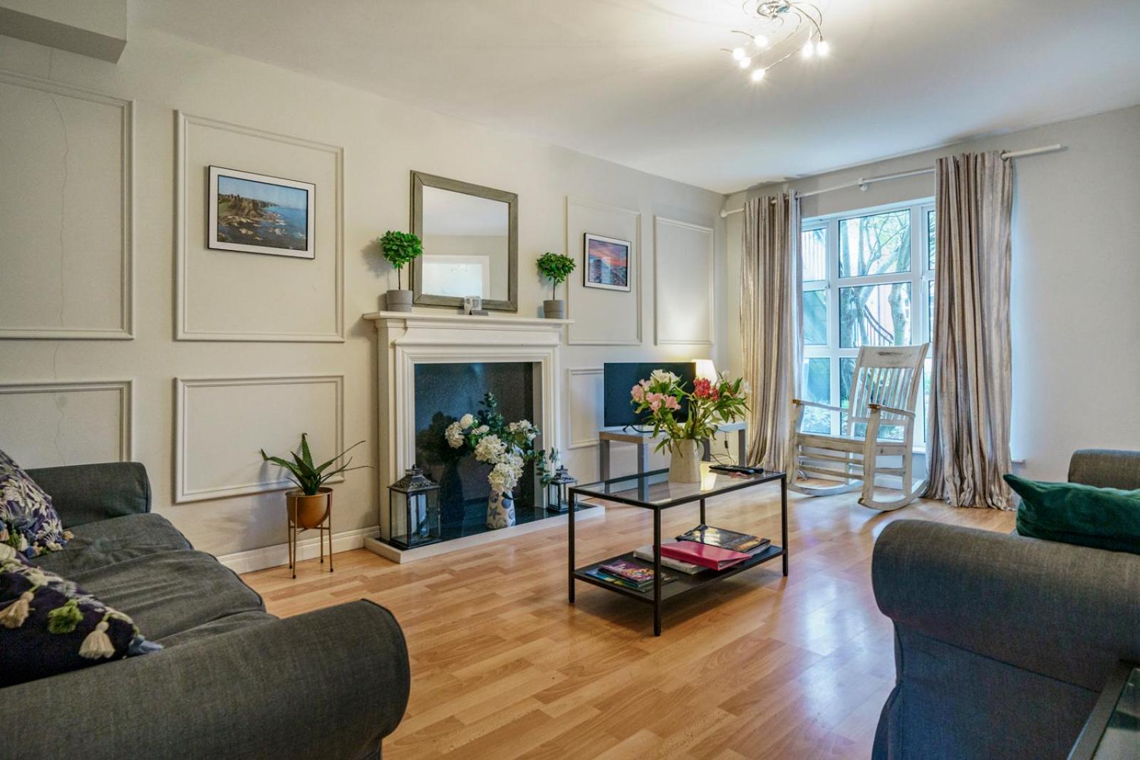 House Close to City Centre and City Airport view 3
