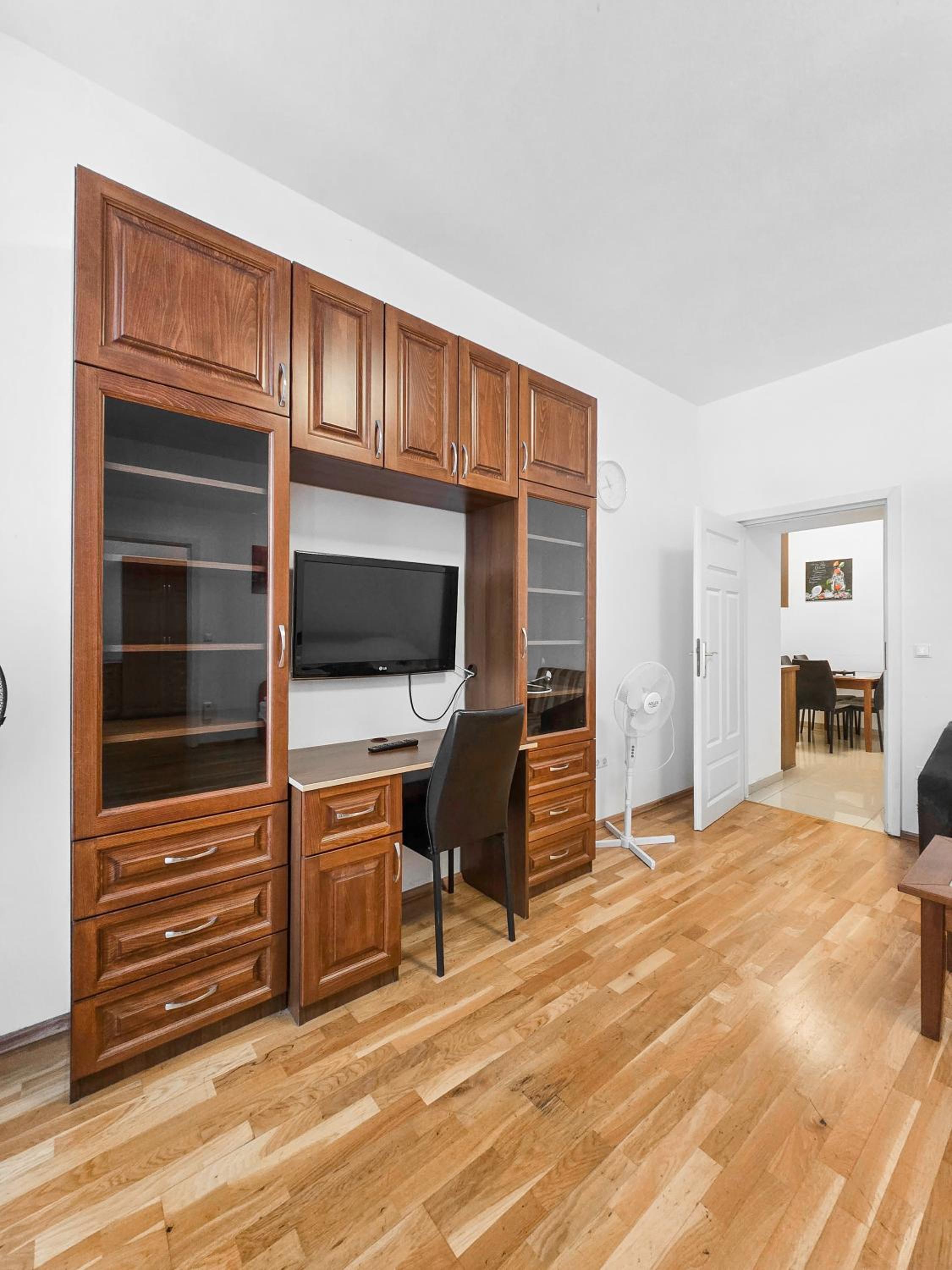 Spacious 3-Bedroom Retreat with Balcony for 8 Near Millennium Tower