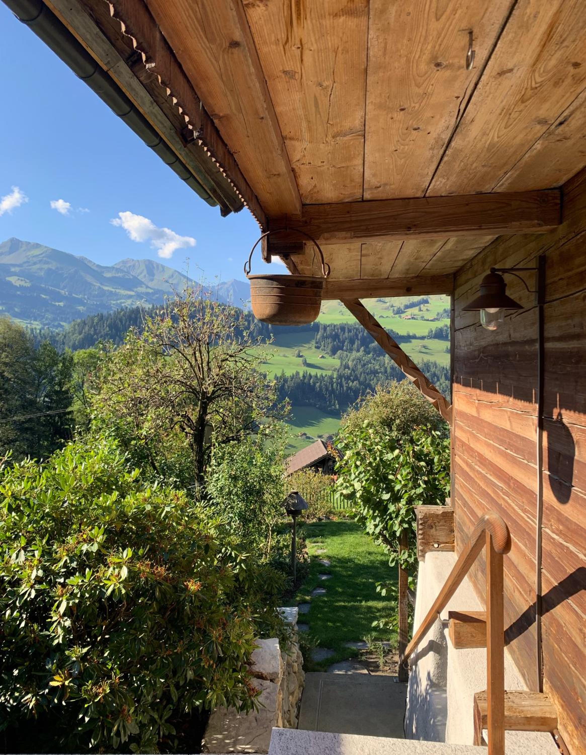 Swiss Mountain-Valley View Lodge