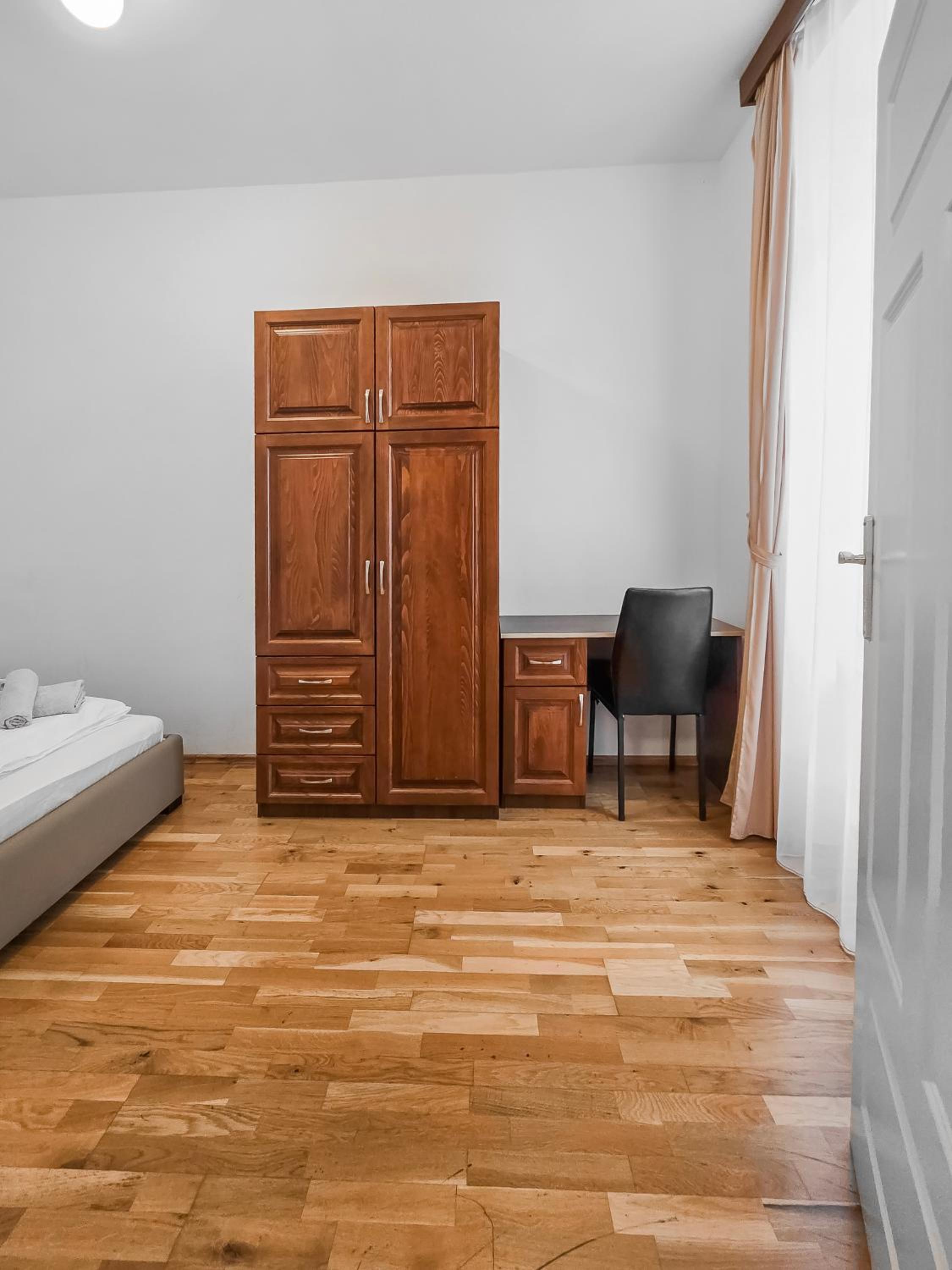 Spacious 3-Bedroom Retreat with Balcony for 8 Near Millennium Tower