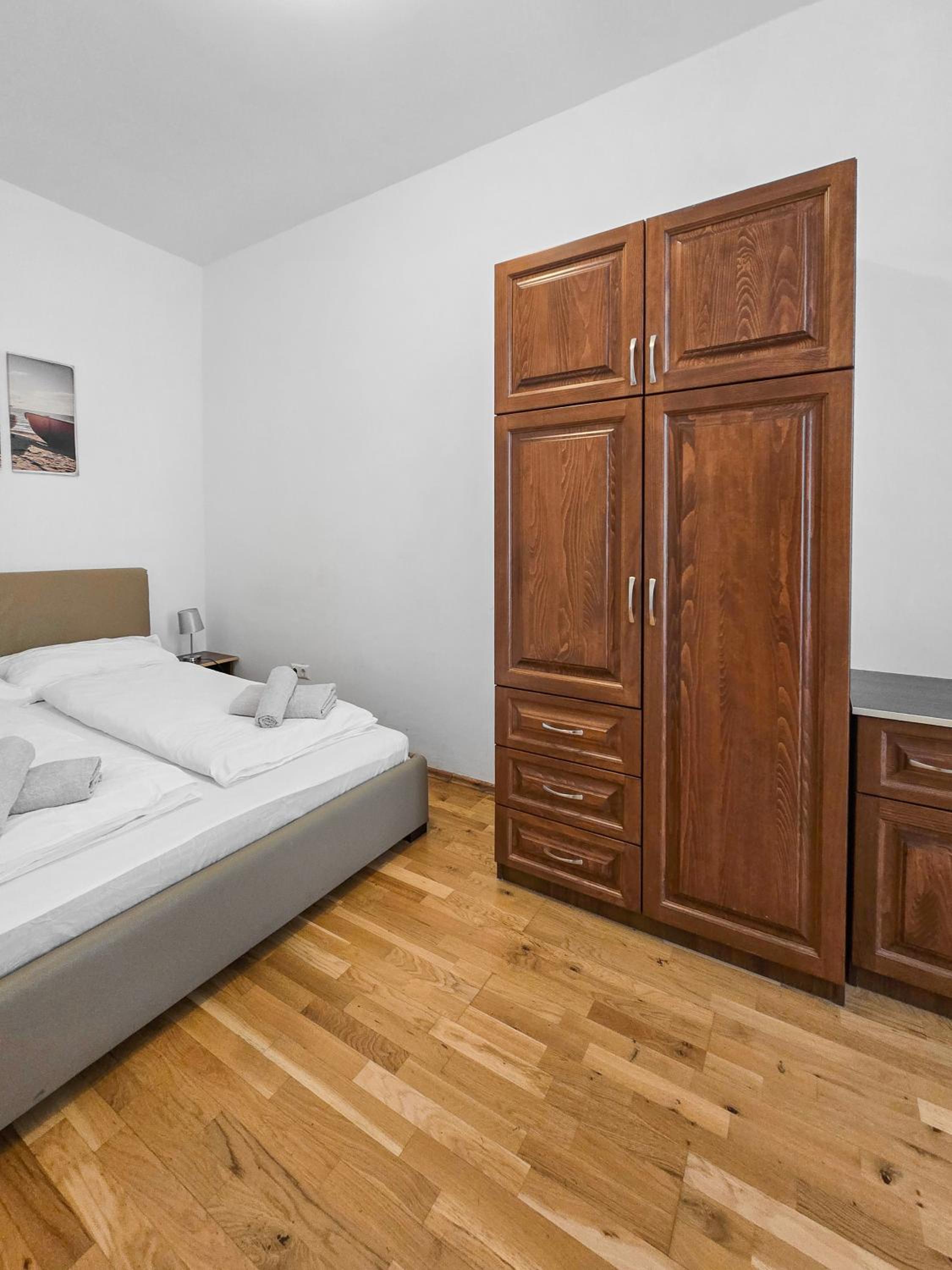 Spacious 3-Bedroom Retreat with Balcony for 8 Near Millennium Tower