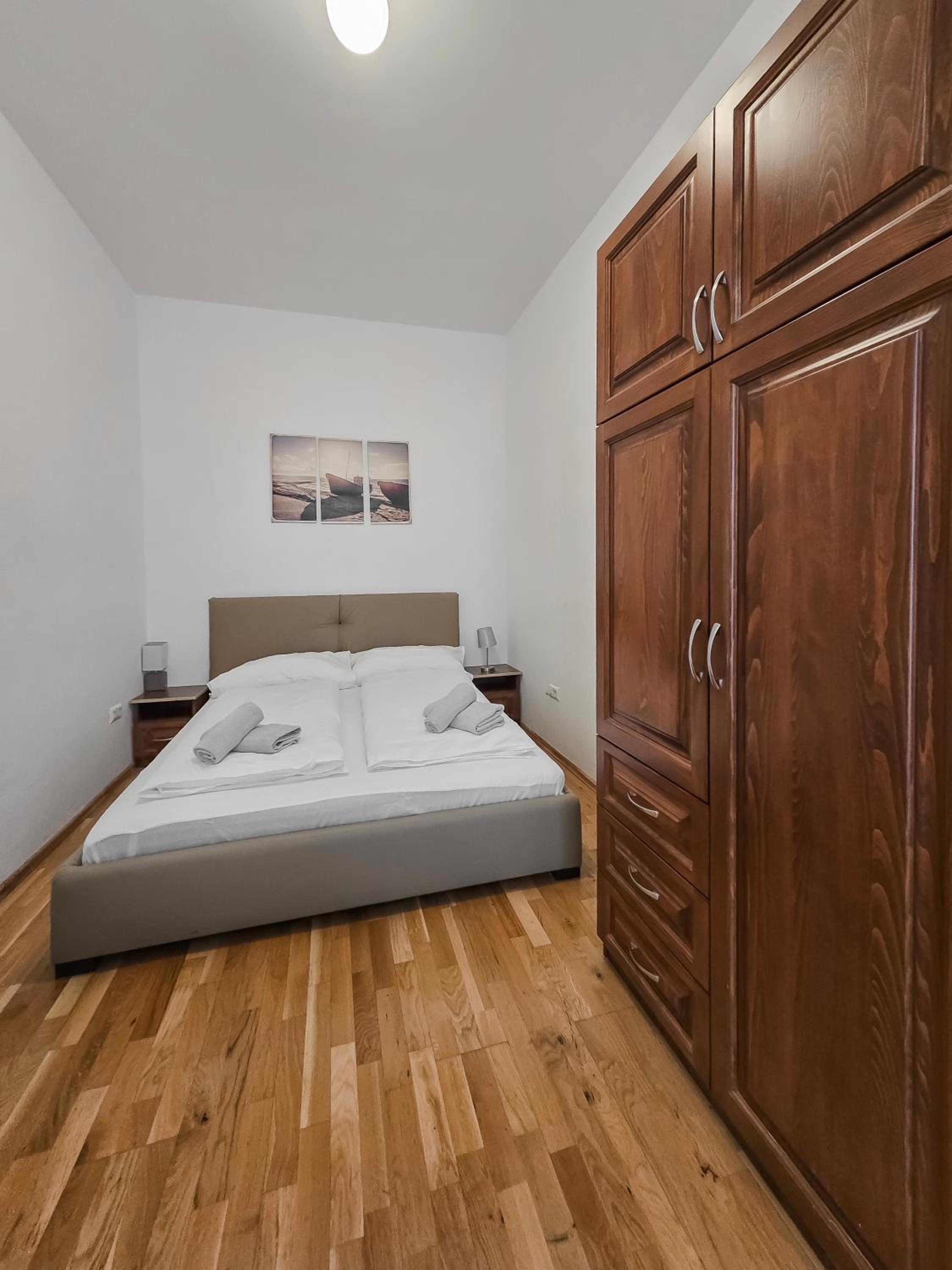 Spacious 3-Bedroom Retreat with Balcony for 8 Near Millennium Tower