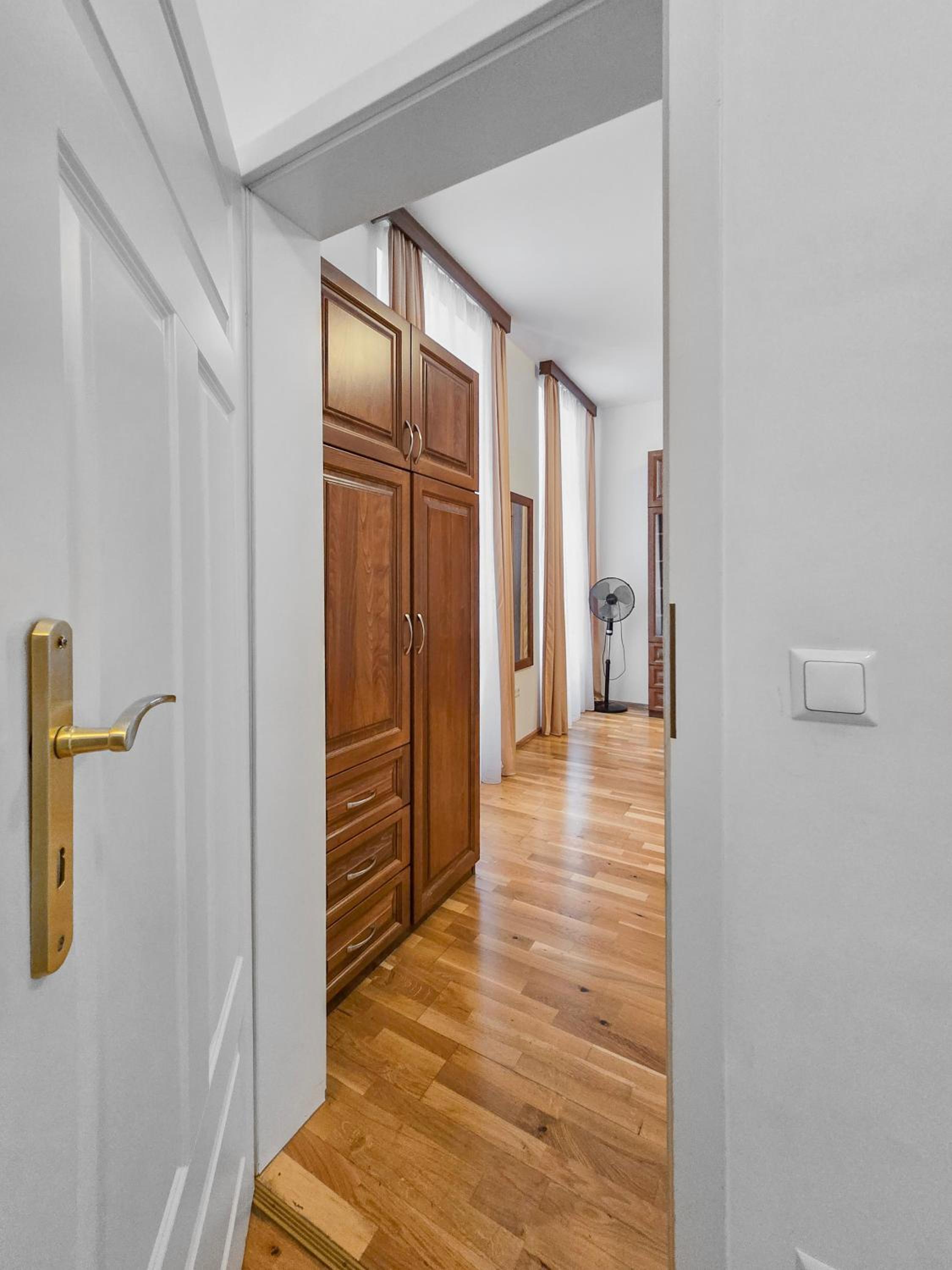 Spacious 3-Bedroom Retreat with Balcony for 8 Near Millennium Tower