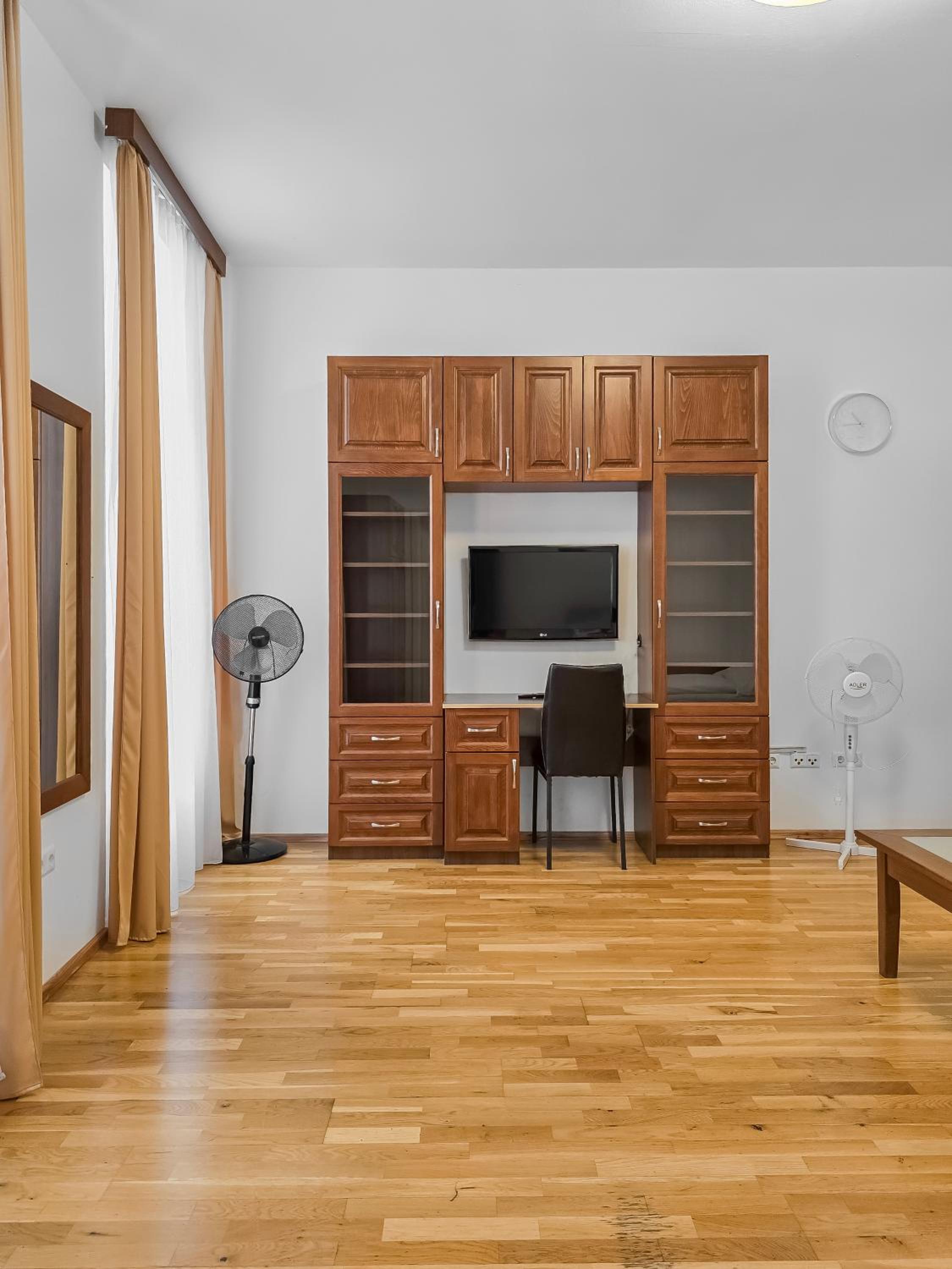 Spacious 3-Bedroom Retreat with Balcony for 8 Near Millennium Tower