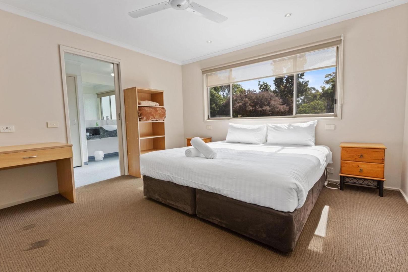 Huon - Waterfront Retreat