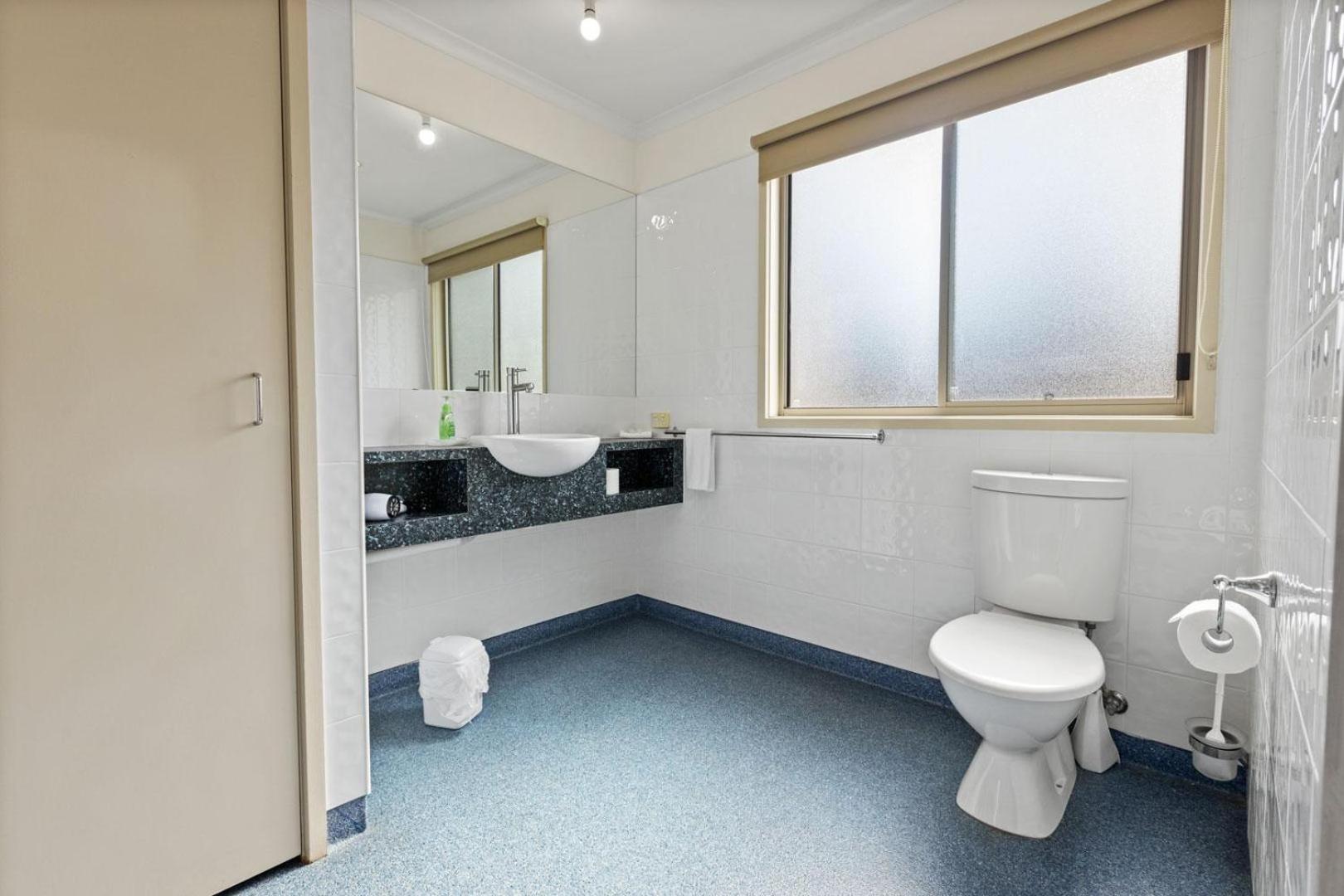Huon - Waterfront Retreat