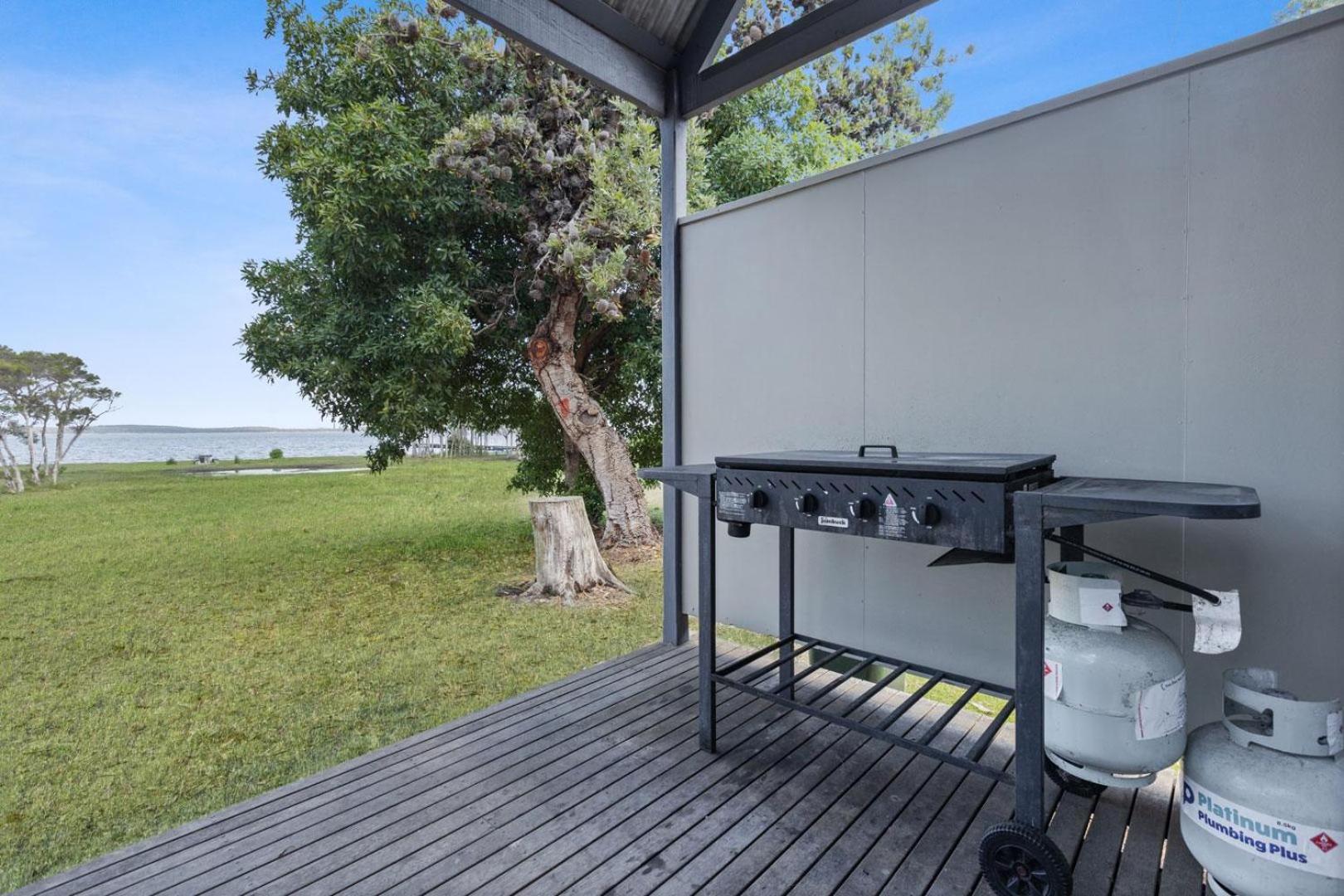 Steamer - Waterfront Retreat