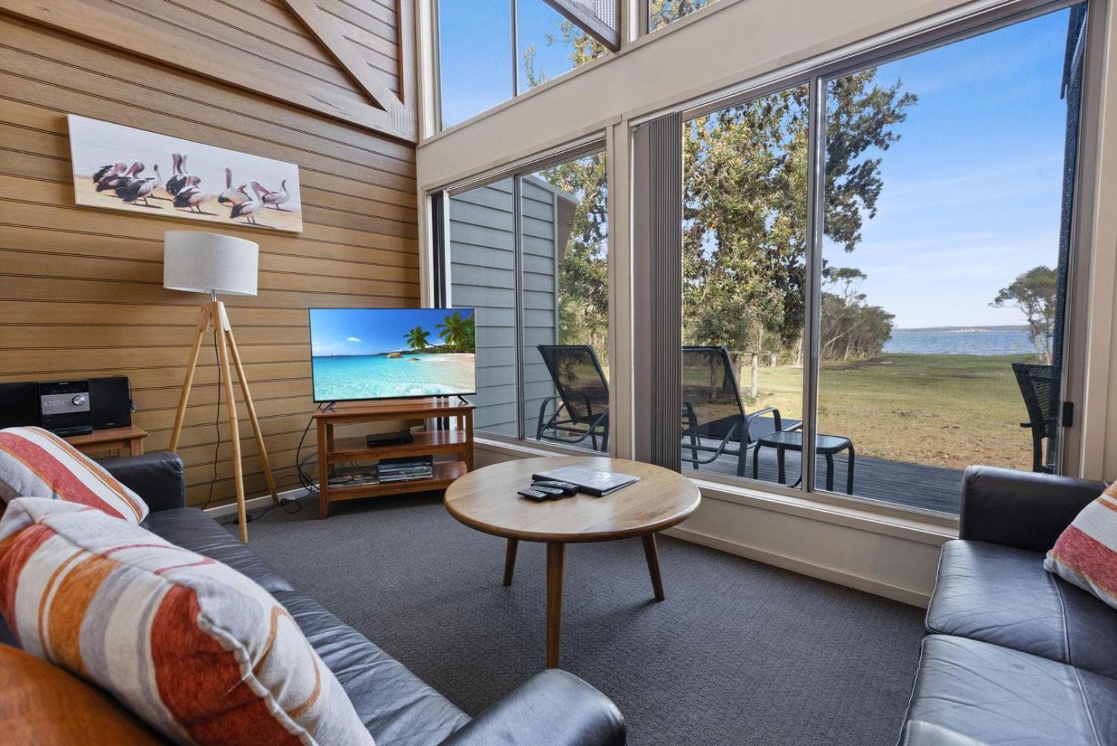 Steamer - Waterfront Retreat