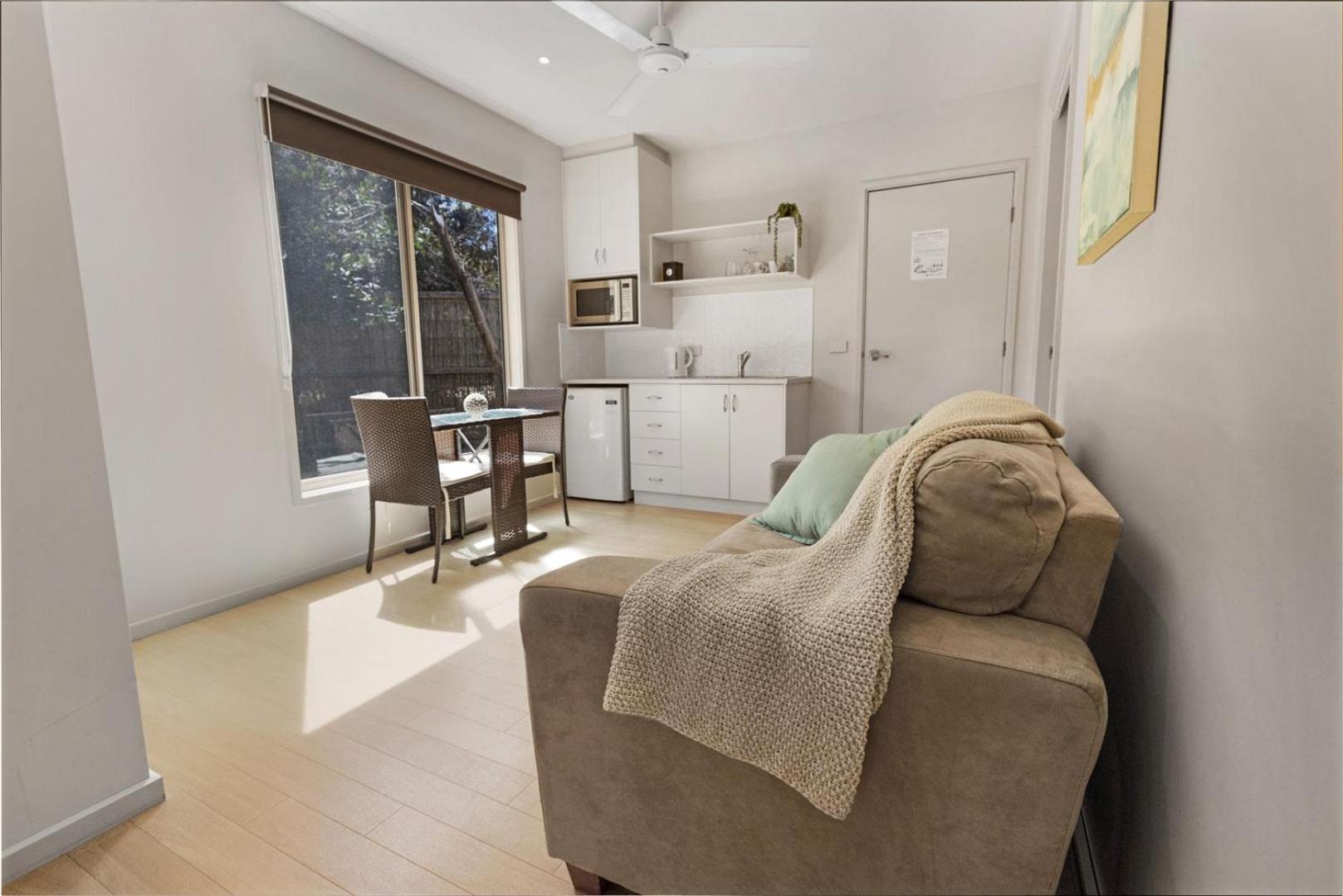 Beluga - Waterfront Retreat