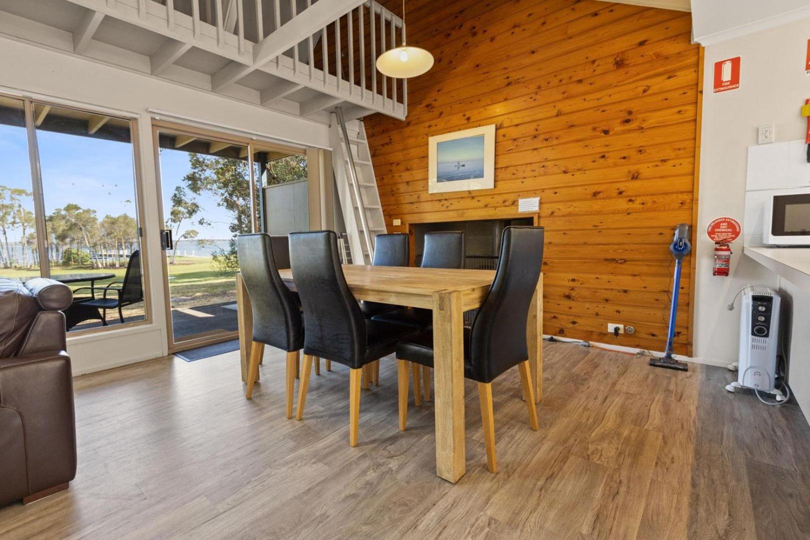 Tarra - Waterfront Retreat