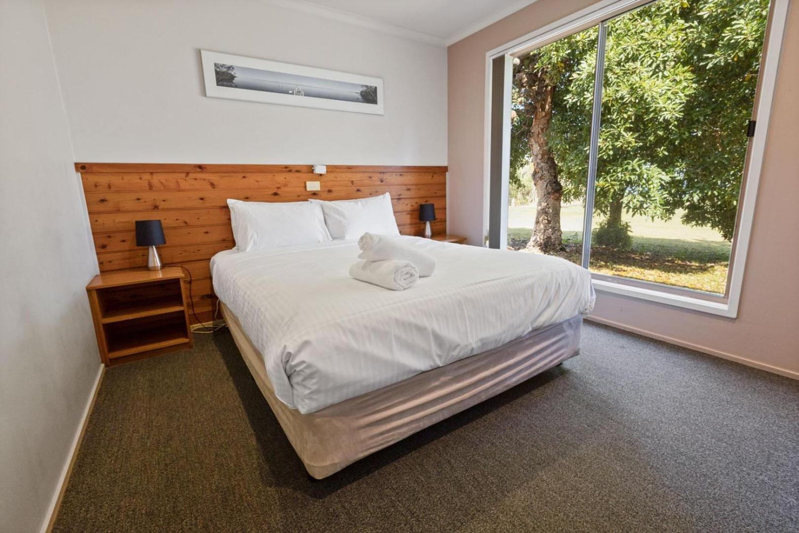 Tarra - Waterfront Retreat