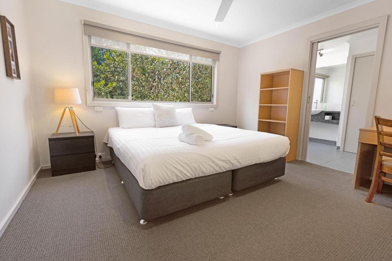 Amphion - Waterfront Retreat