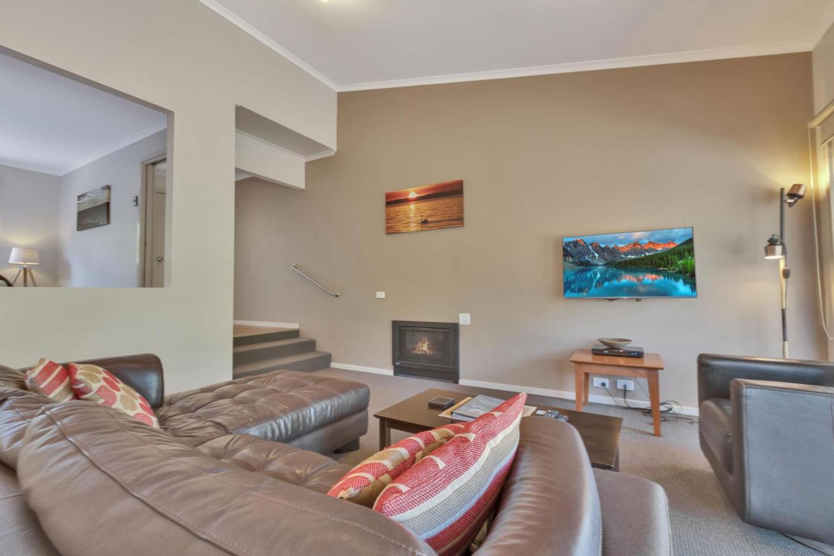 Ivanhoe - Waterfront Retreat