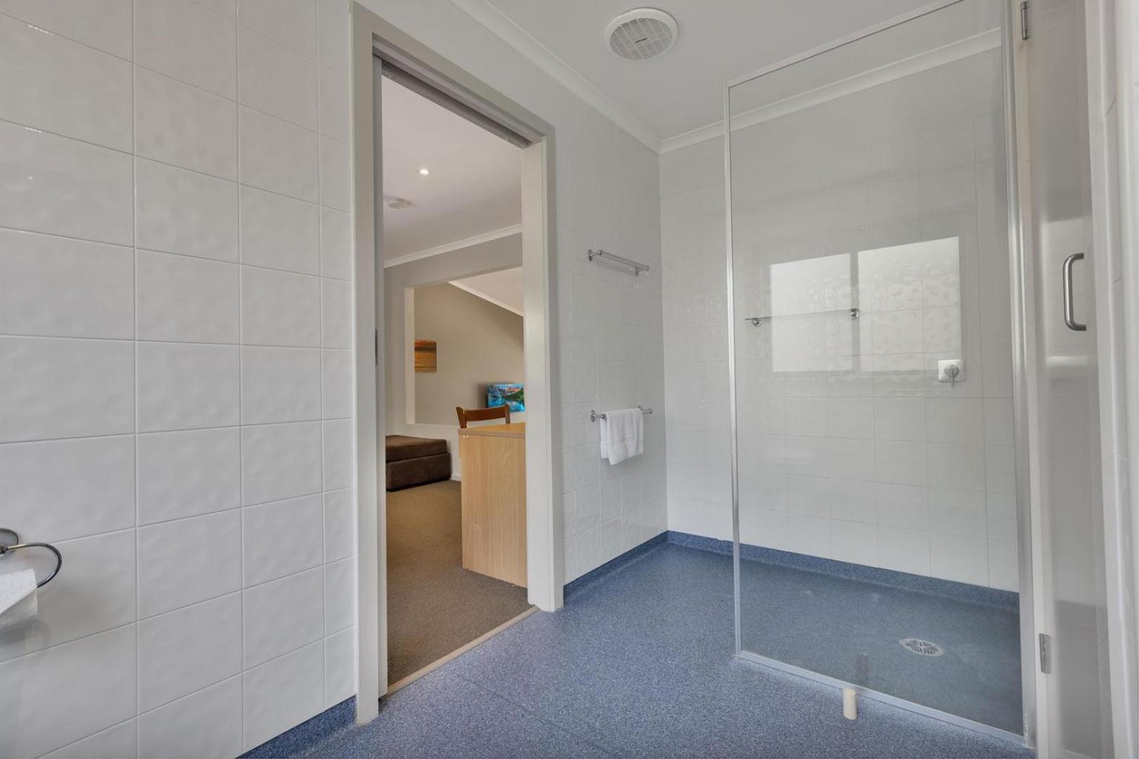 Ivanhoe - Waterfront Retreat
