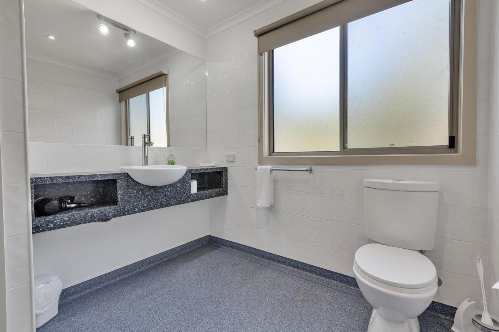 Ivanhoe - Waterfront Retreat
