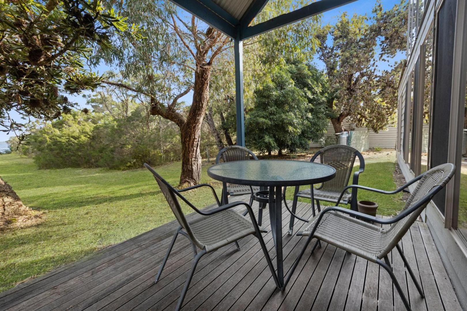 Omeo - Waterfront Retreat
