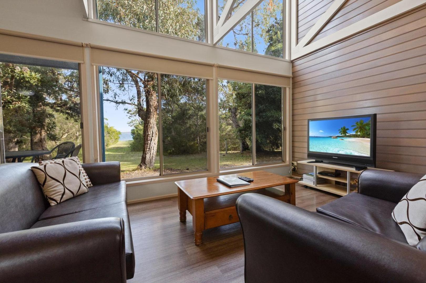 Omeo - Waterfront Retreat