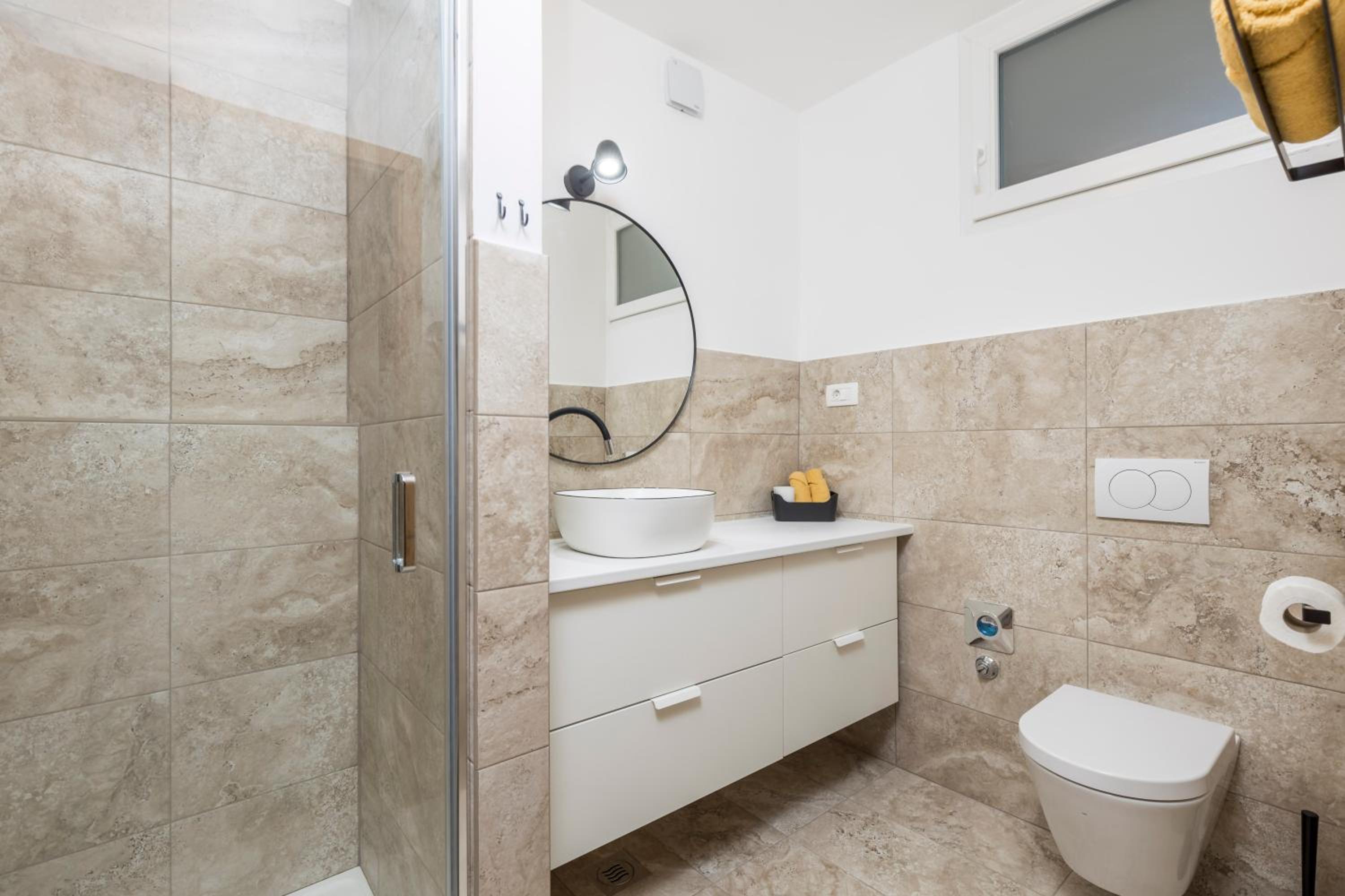 Urban Vista en Rijeka — bathroom