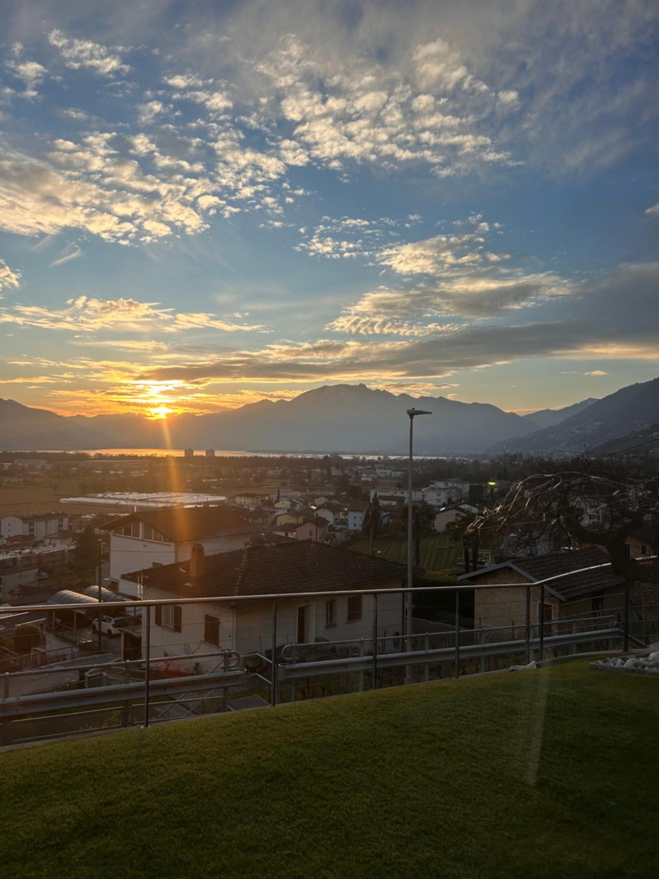 Moderno bilocale vista lago Maggiore