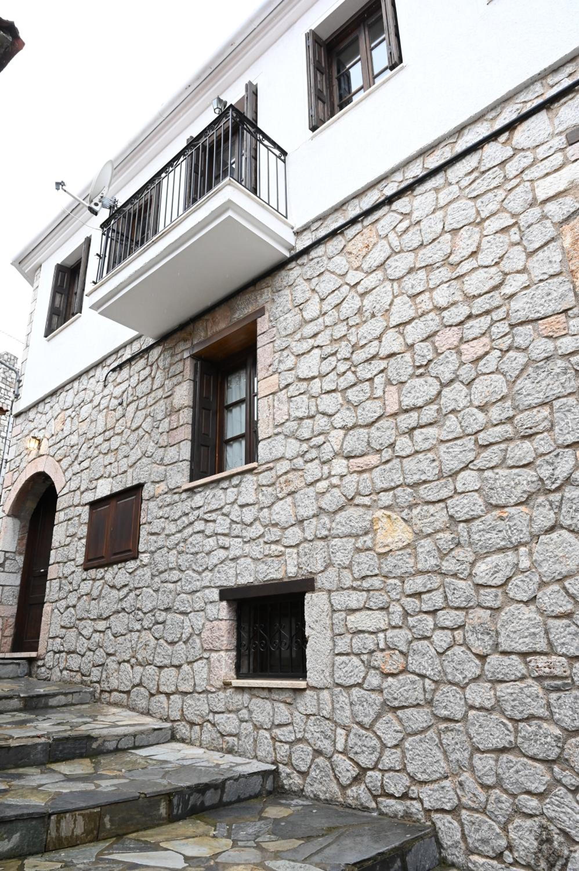 Arachova Maisonnate