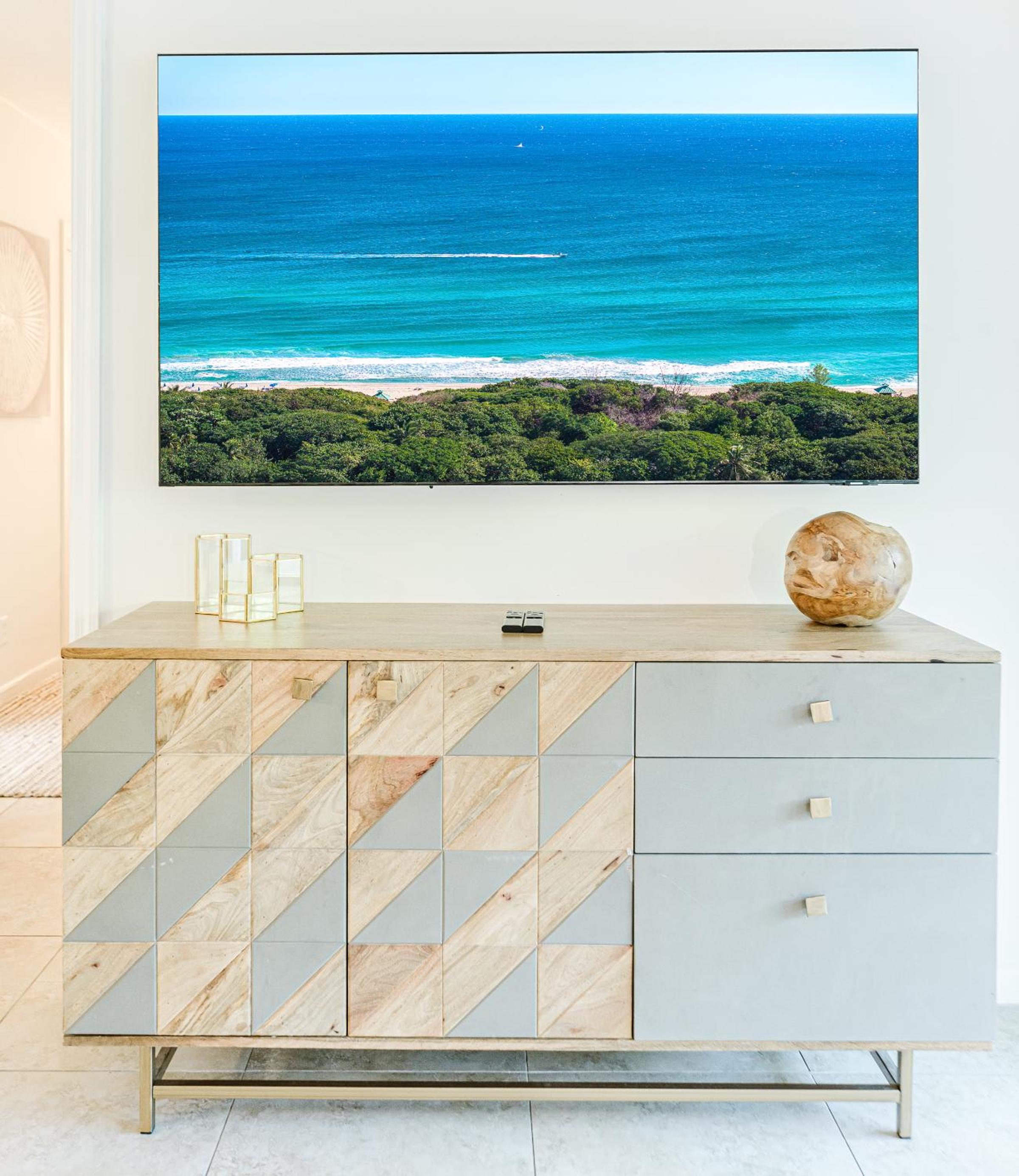 Updated 2BR Spacious Patio with Firepit by the Beach view 4