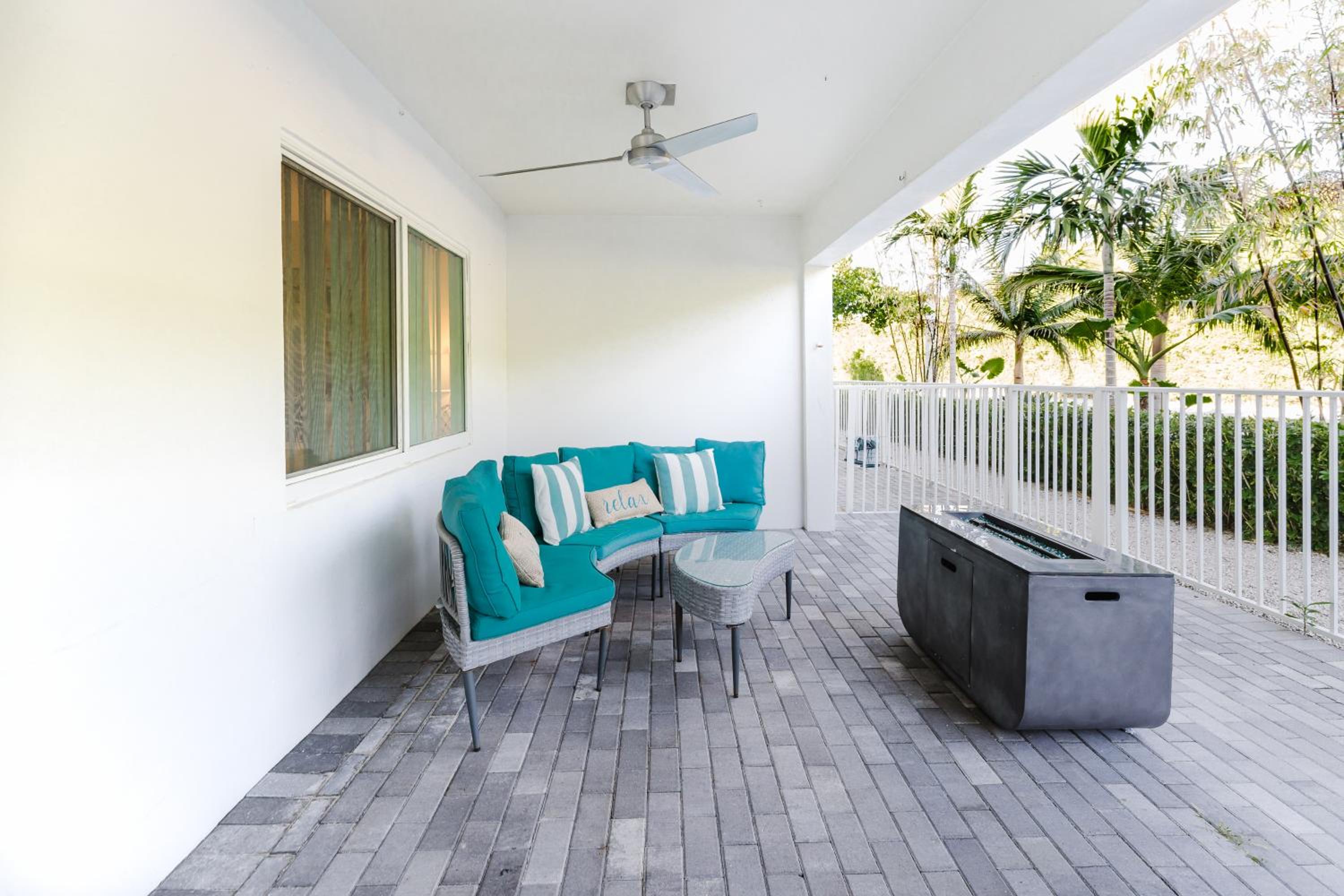 Updated 2BR Spacious Patio with Firepit by the Beach view 3