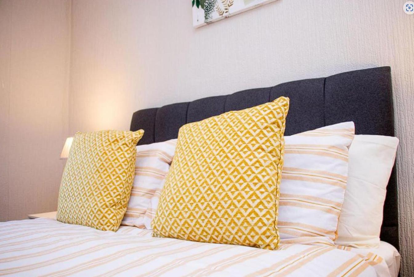 Heartwarming Windsor Cottage with Free Parking - Perfect for Contractors, Relocators and Long Term Stays! Weekly And Monthly Stay Deals 3