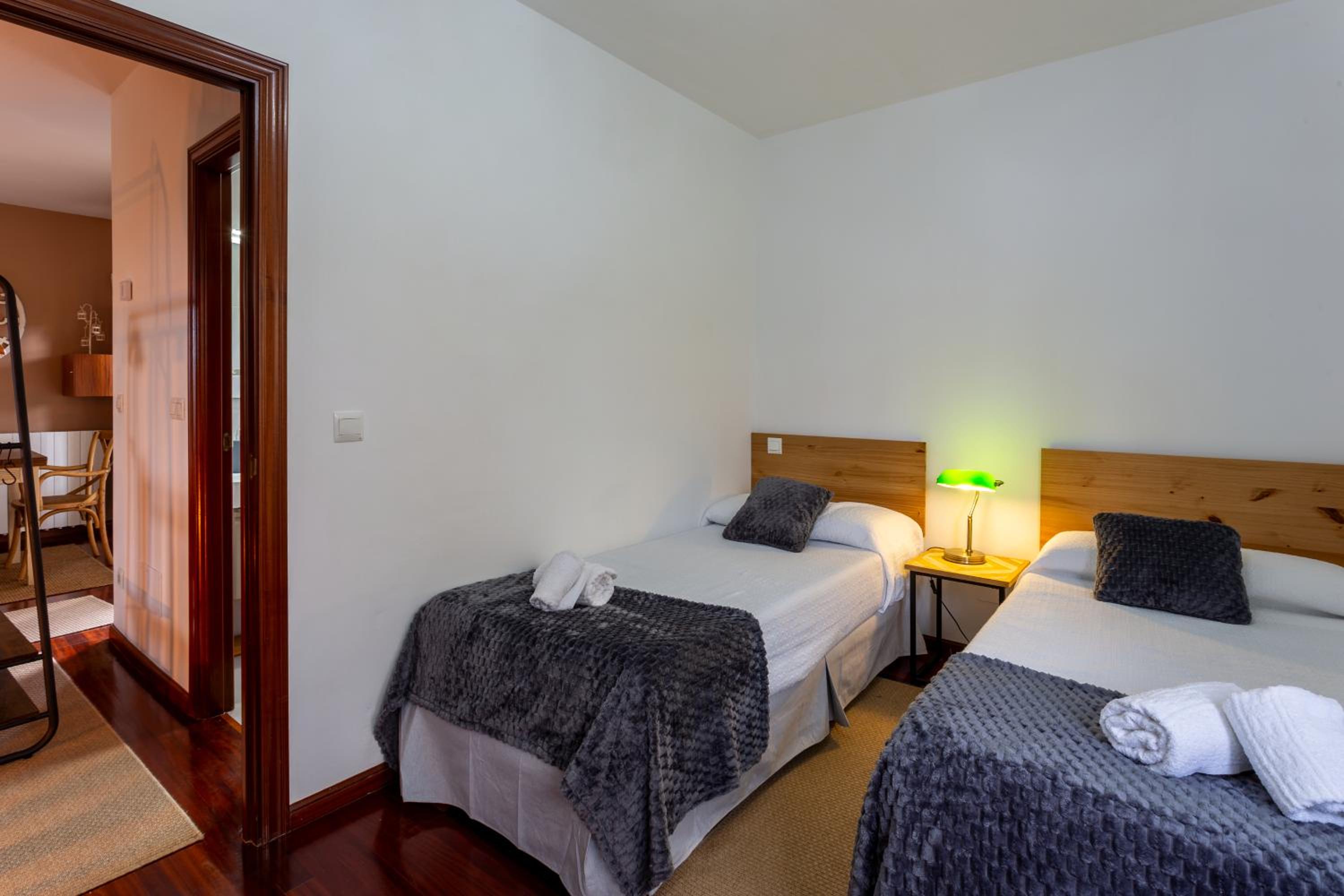 Los cuetos, casa para 6 personas con jardín y parking, a pocos minutos de Suances