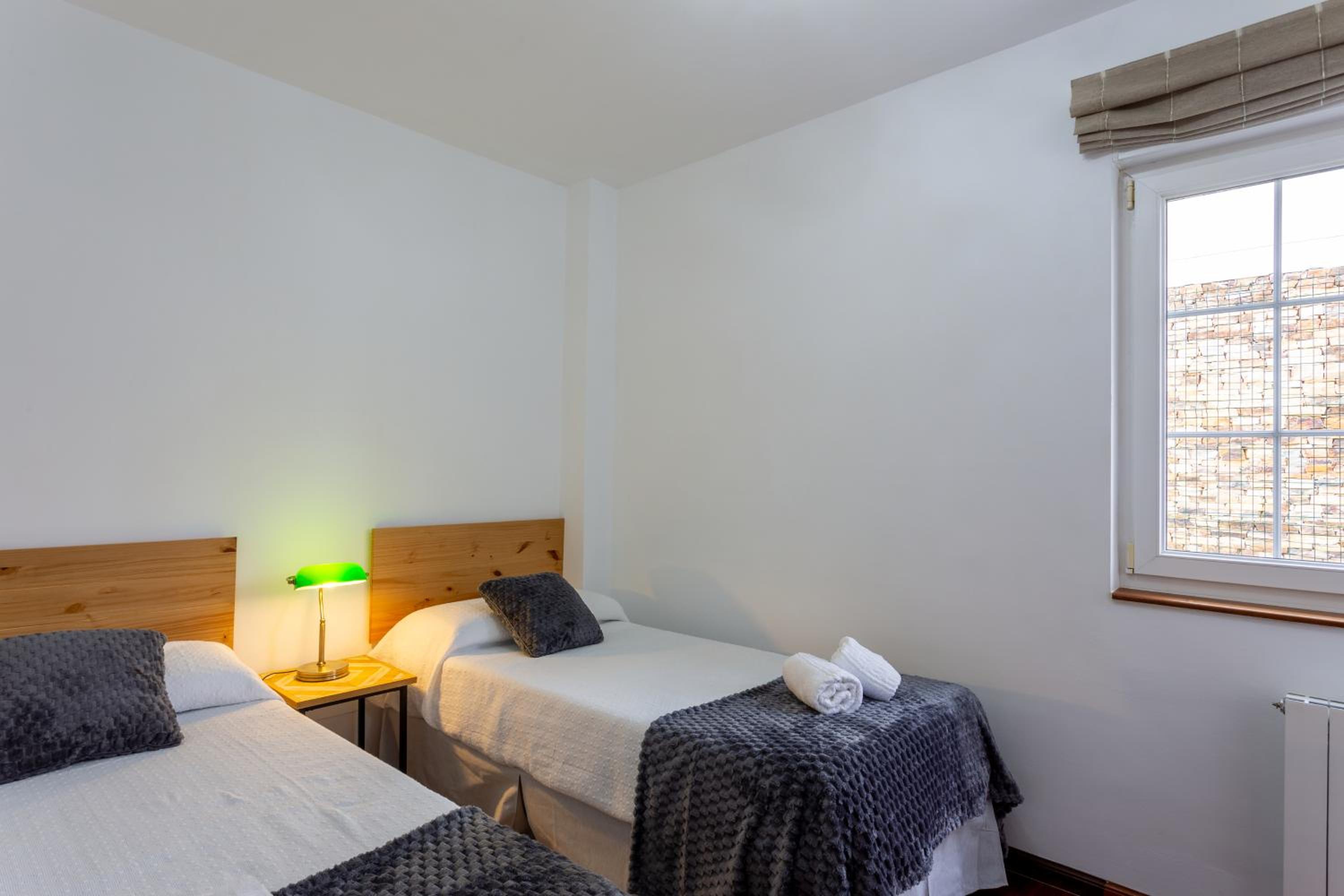 Los cuetos, casa para 6 personas con jardín y parking, a pocos minutos de Suances