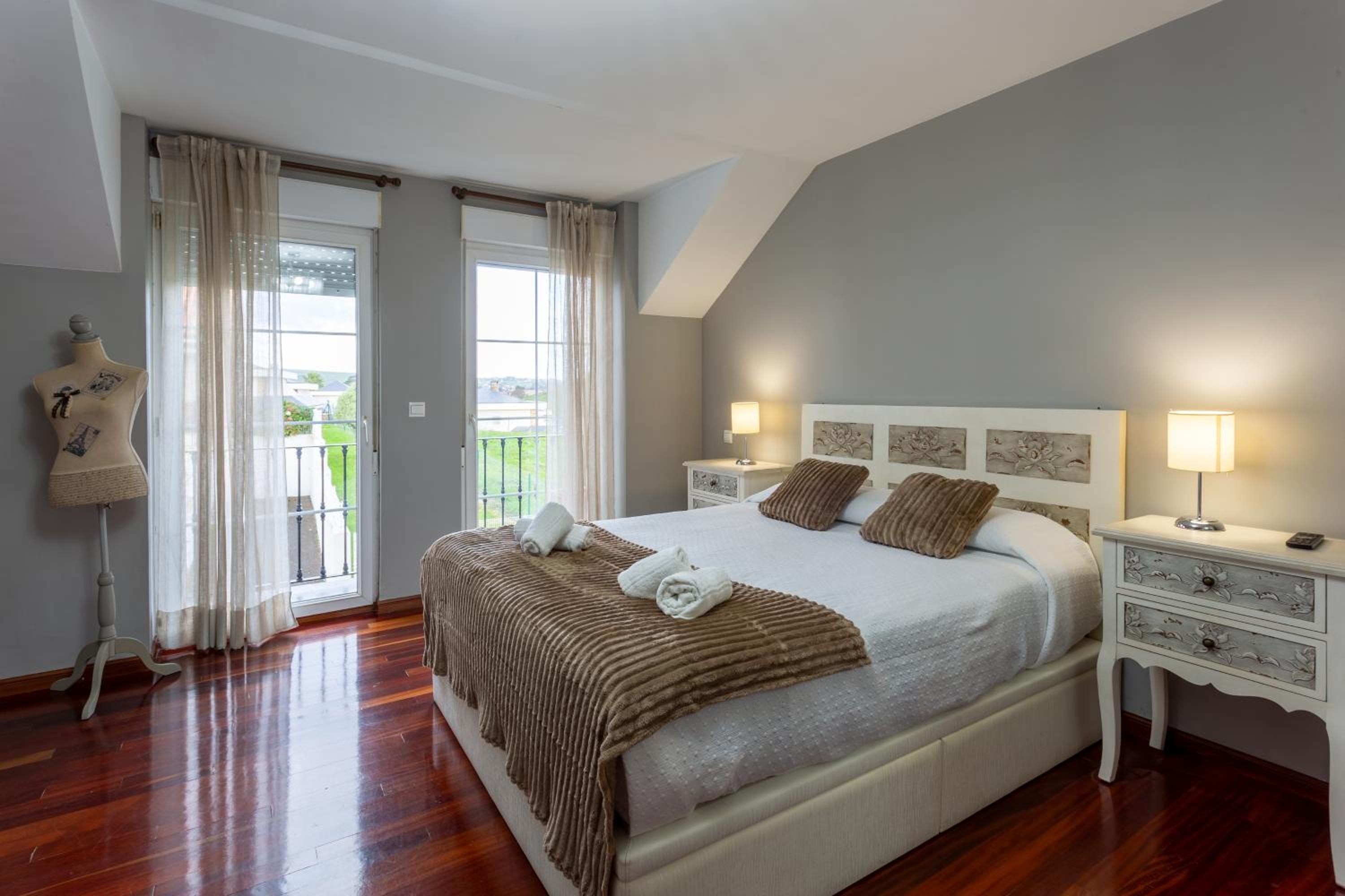 Los cuetos, casa para 6 personas con jardín y parking, a pocos minutos de Suances