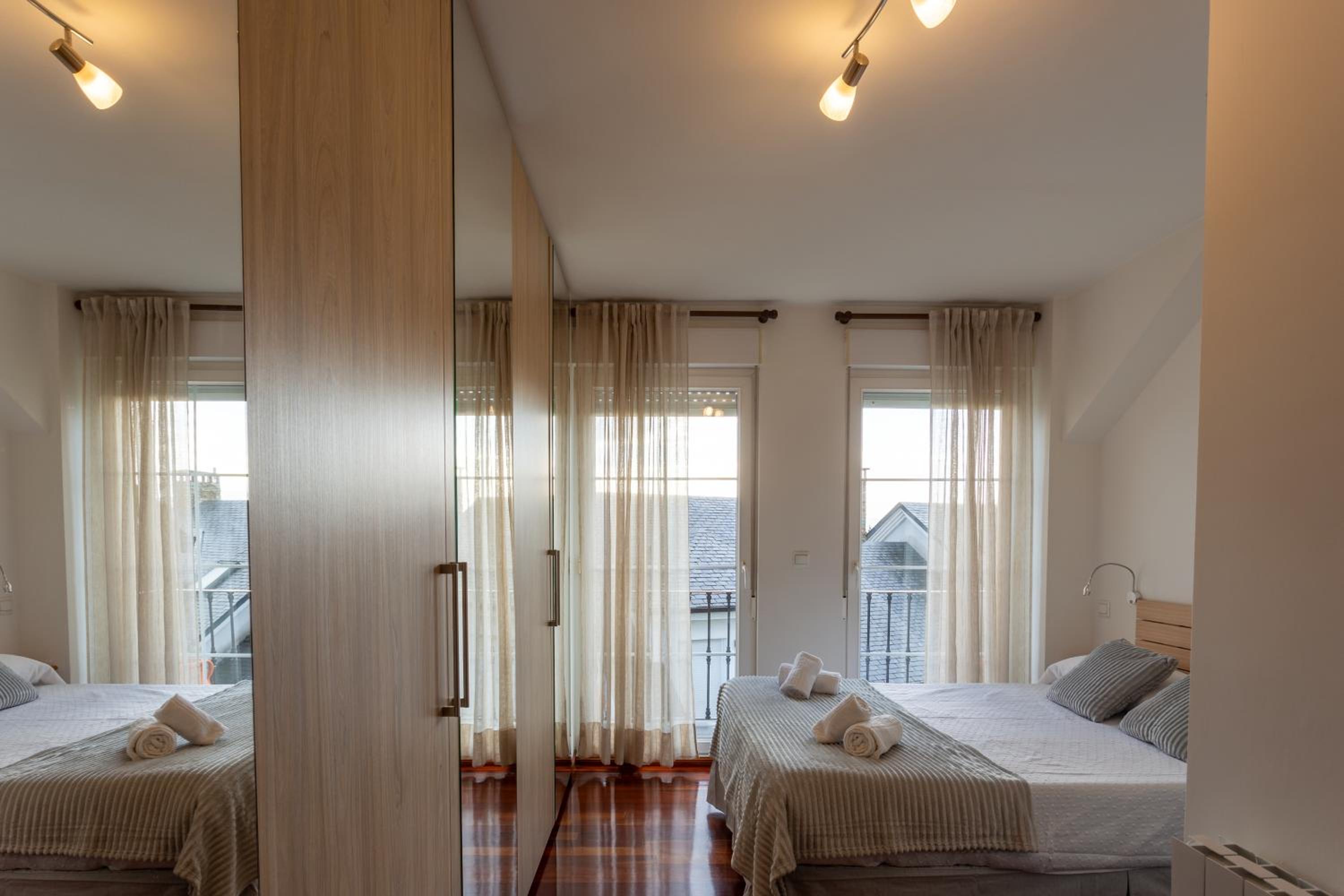 Los cuetos, casa para 6 personas con jardín y parking, a pocos minutos de Suances