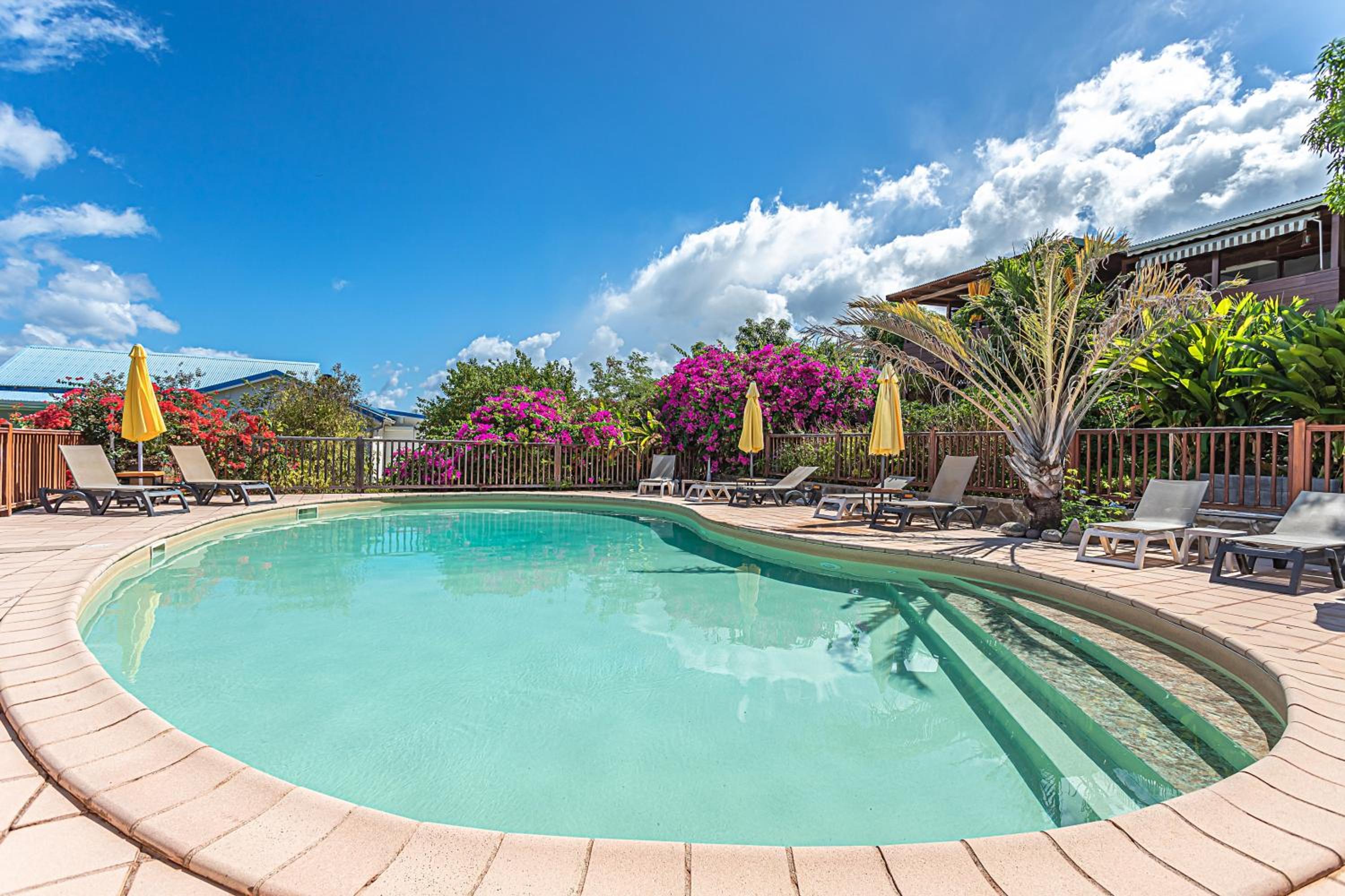 Bungalow confortable à Bouillante, 40 m² avec piscine partagée view 2