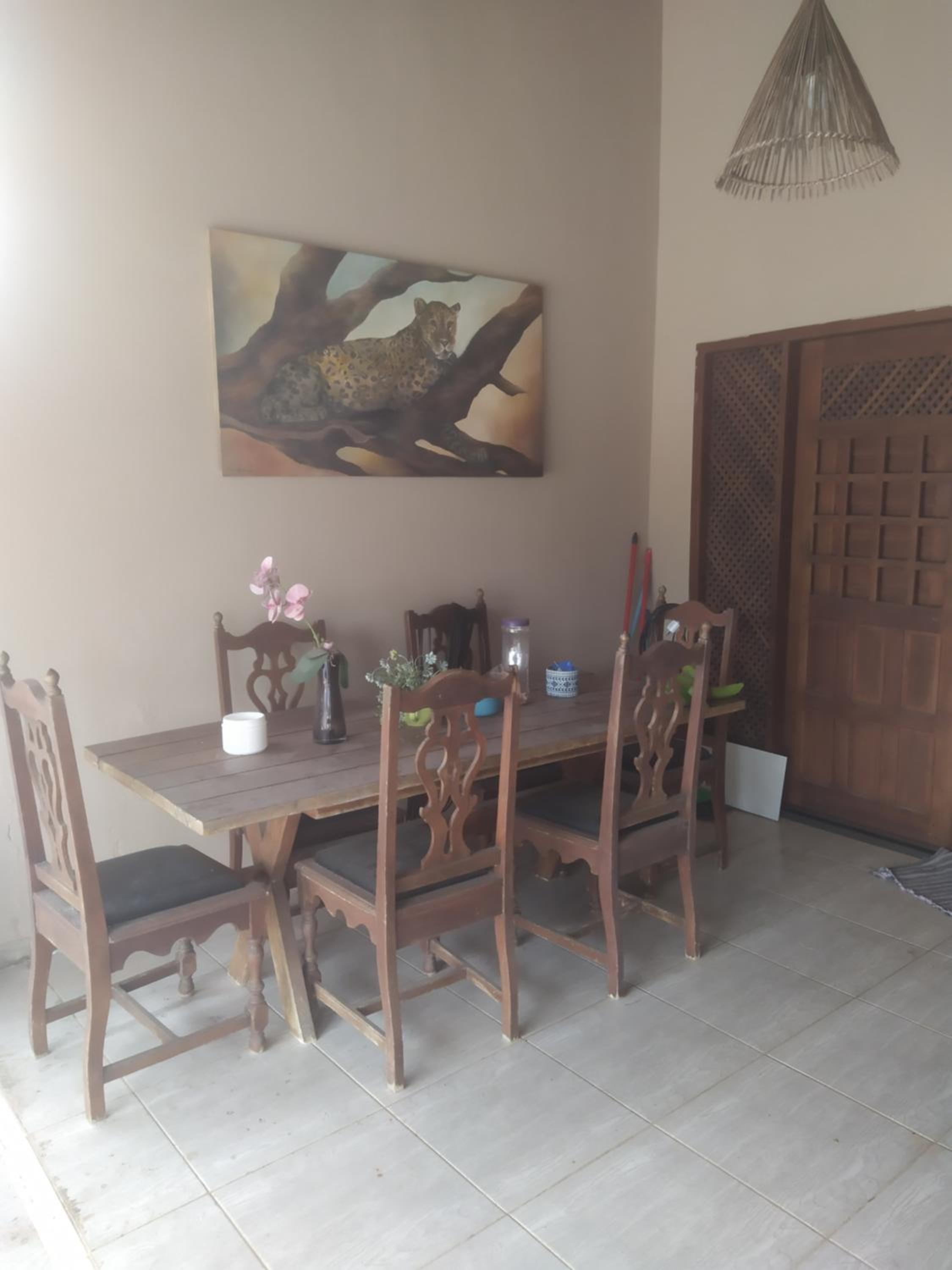 Casa amarela à beira mar