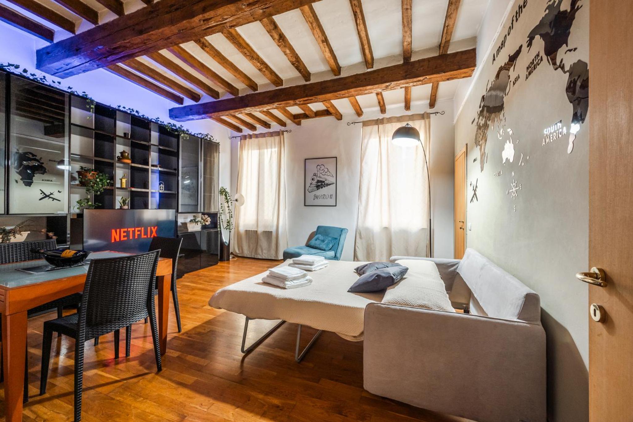 Binario 11 - Centro, Stazione, Netflix photo 3