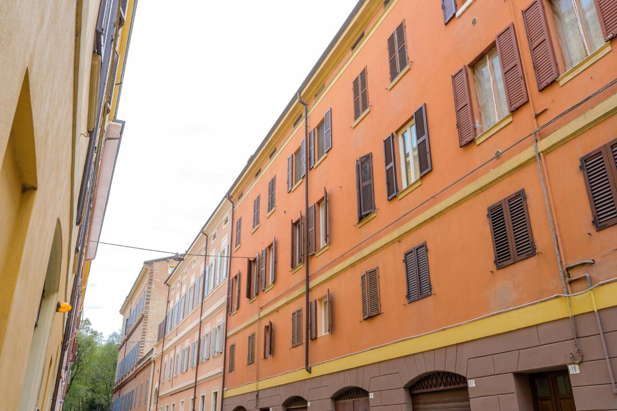 Binario 11 - Centro, Stazione, Netflix