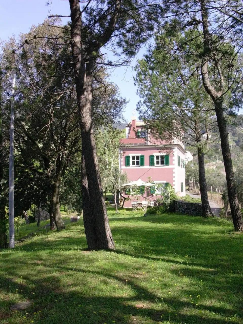 Historical Villa 'The Birdhouse' - Garden & Views