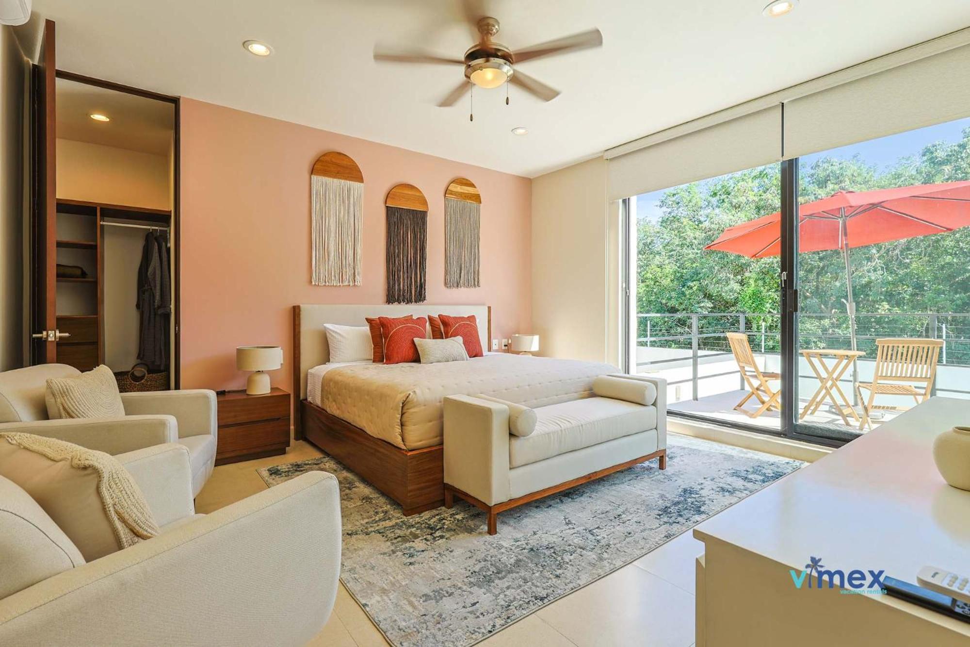 Modern Townhouse with Private Pool and BBQ Area