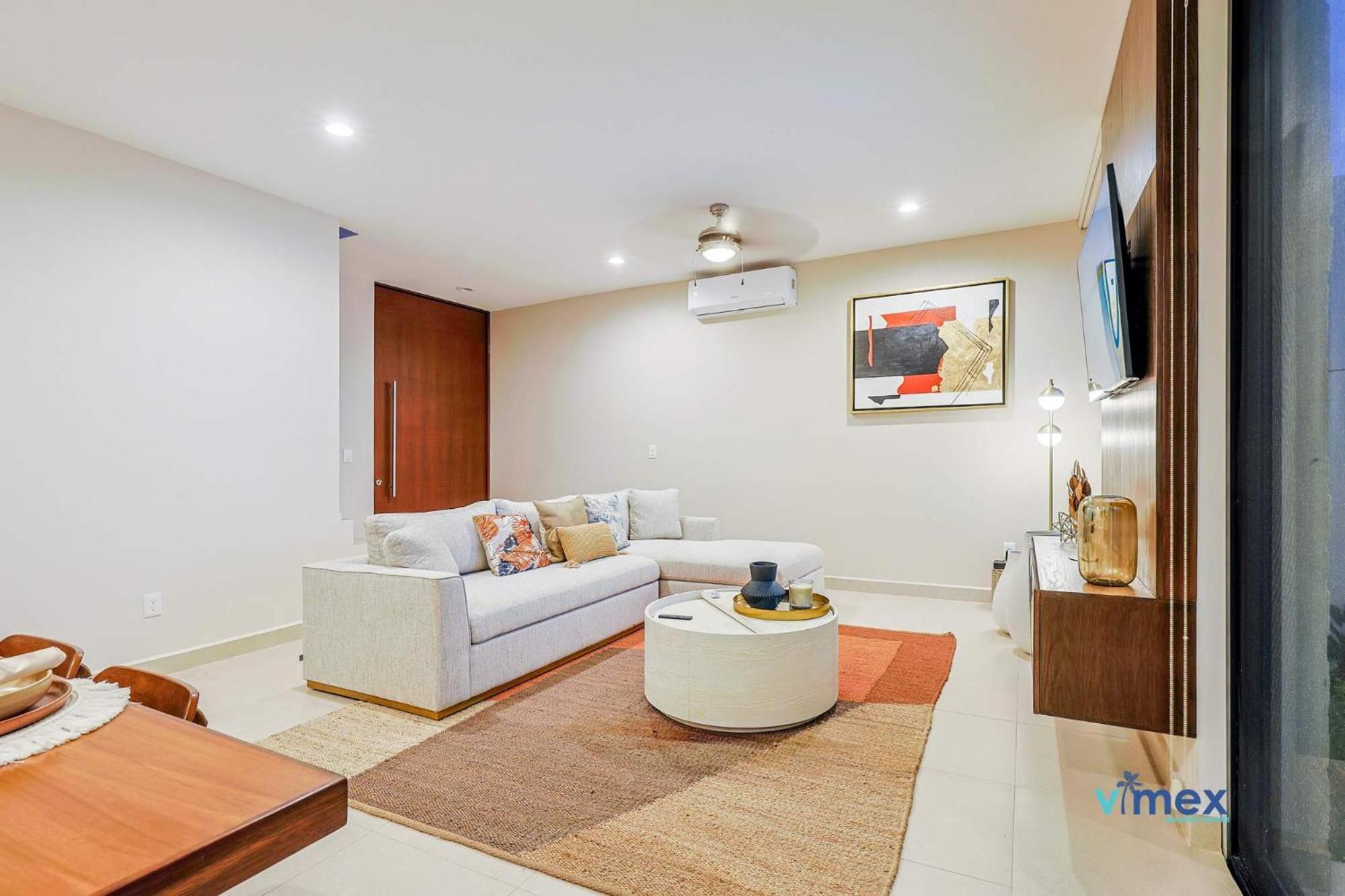 Modern Townhouse with Private Pool and BBQ Area